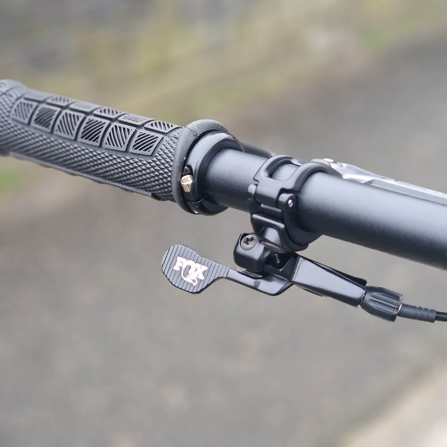 Scott Bikes Rocky Mountain Instinct Carbon 70 Mountain Bike Grey / Beige