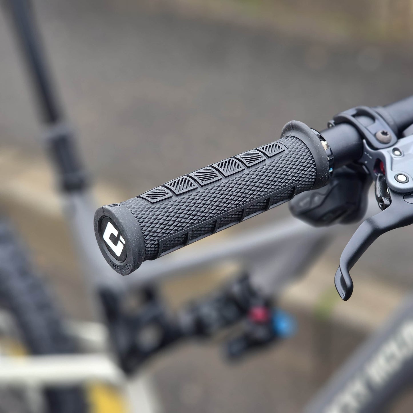 Scott Bikes Rocky Mountain Instinct Carbon 70 Mountain Bike Grey / Beige