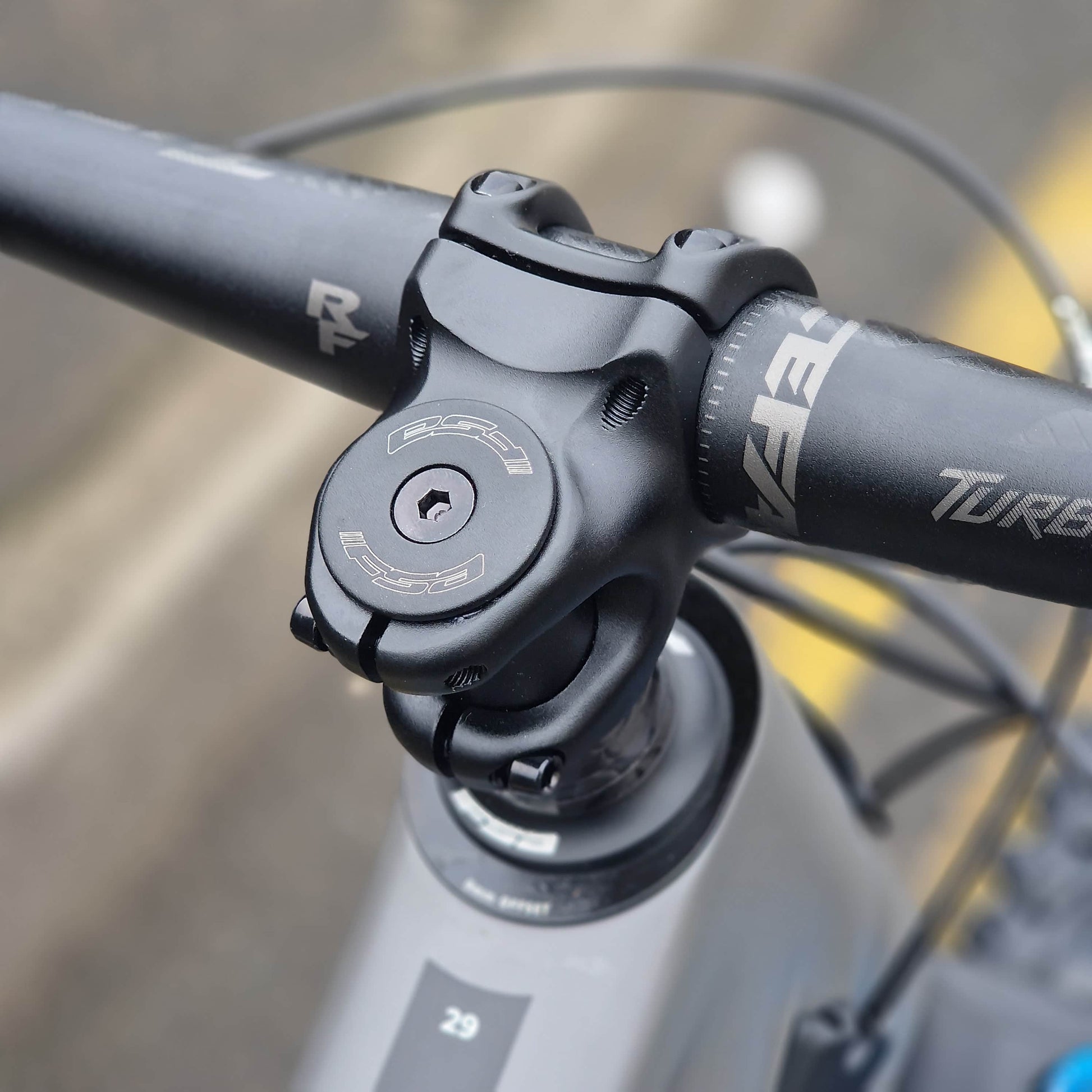 Rocky Mountain Bikes Rocky Mountain Instinct Carbon 70 Mountain Bike Grey / Beige