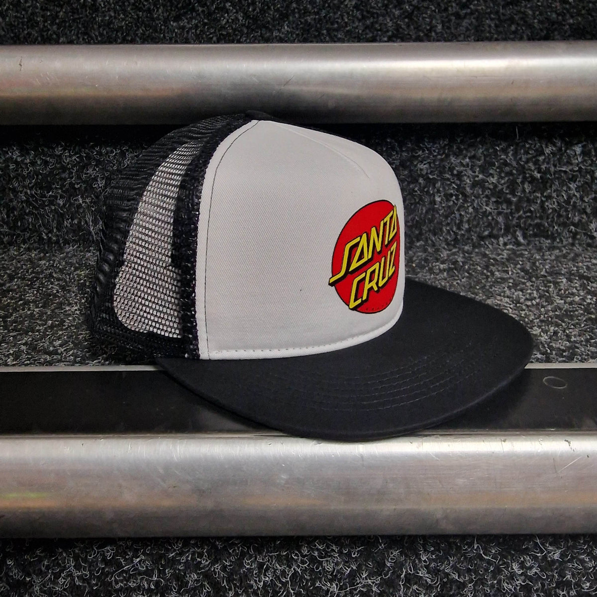 Santa Cruz Clothing & Shoes White / Black Santa Cruz Classic Dot Mesh Cap White / Black