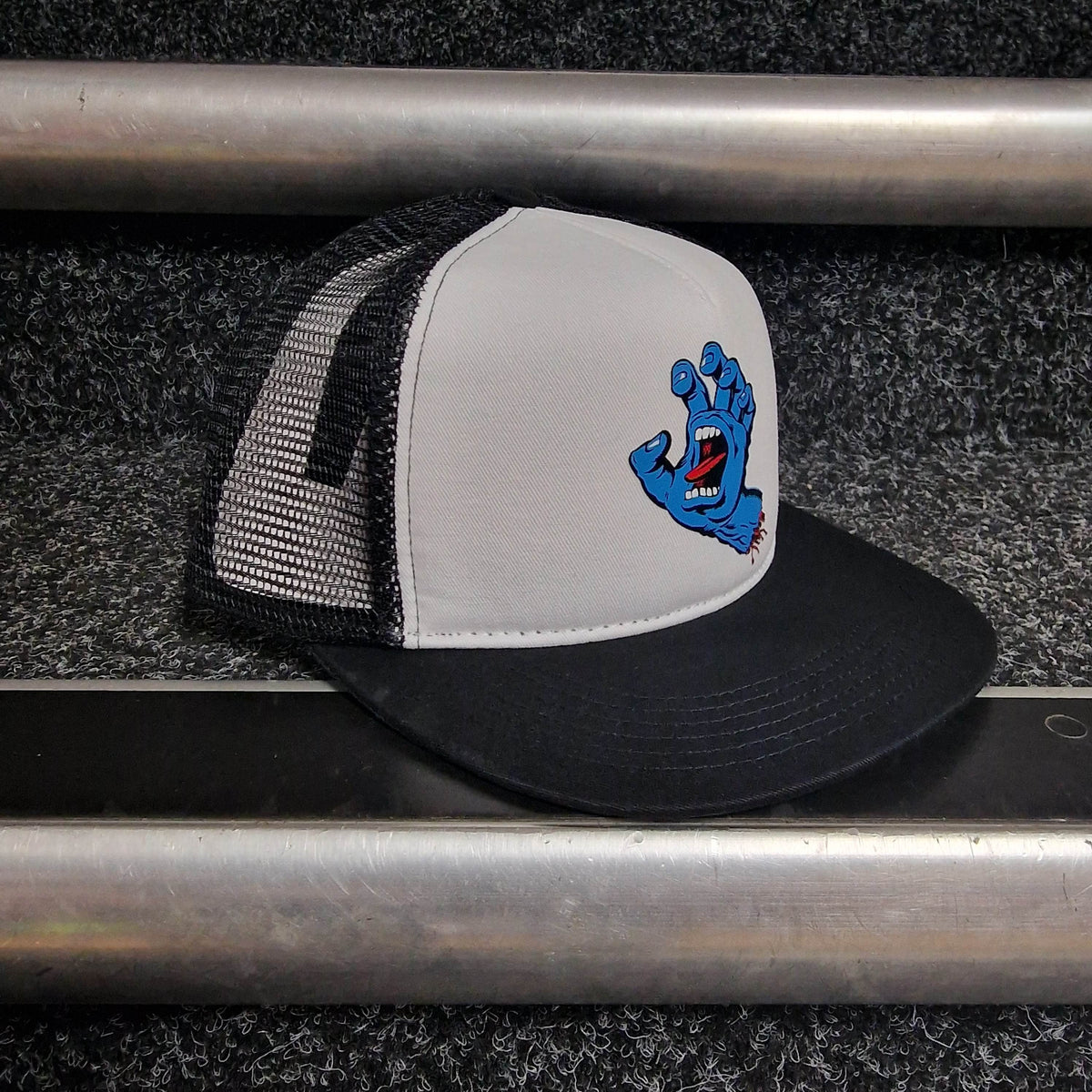 Santa Cruz Clothing & Shoes White / Black Santa Cruz Classic Screaming Hand Mesh Cap White / Black