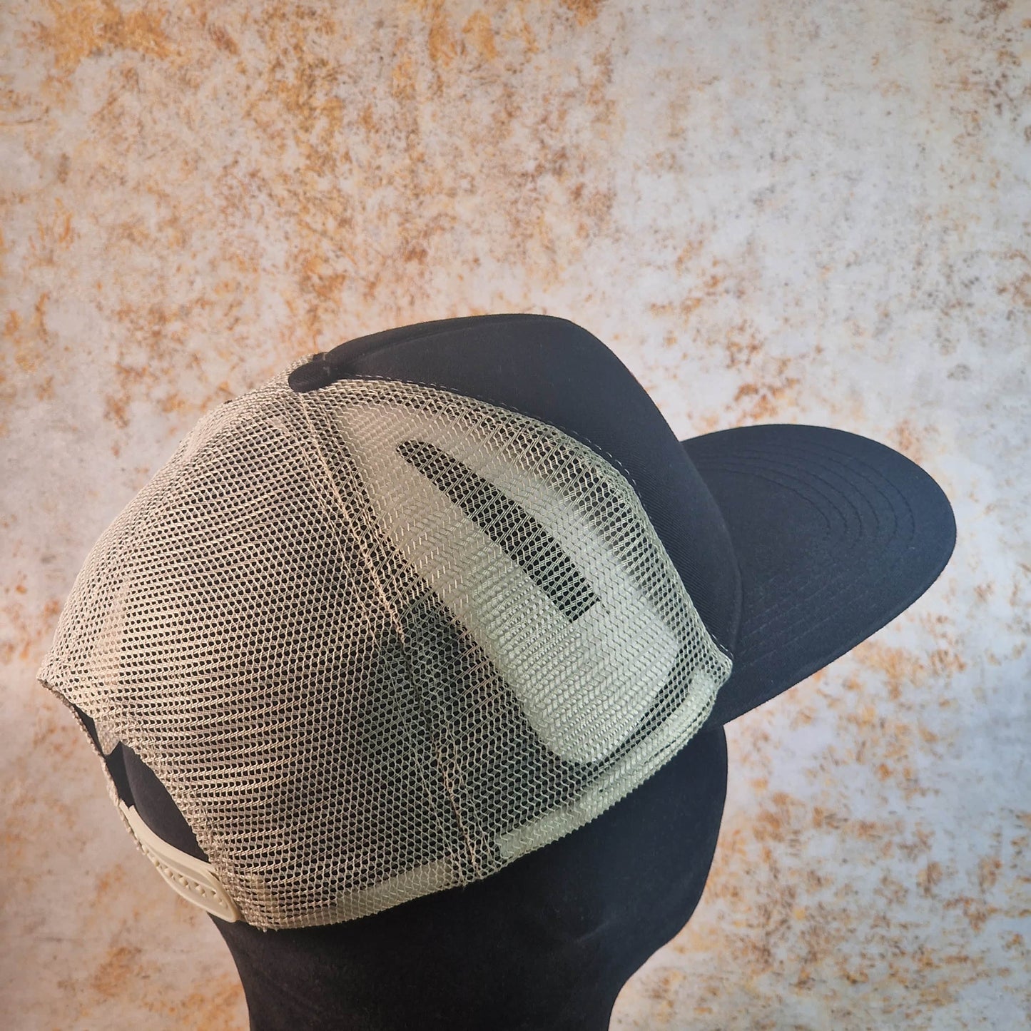 Santa Cruz Clothing & Shoes Black / Stone Santa Cruz Out Of Time Meshback Cap Black / Stone