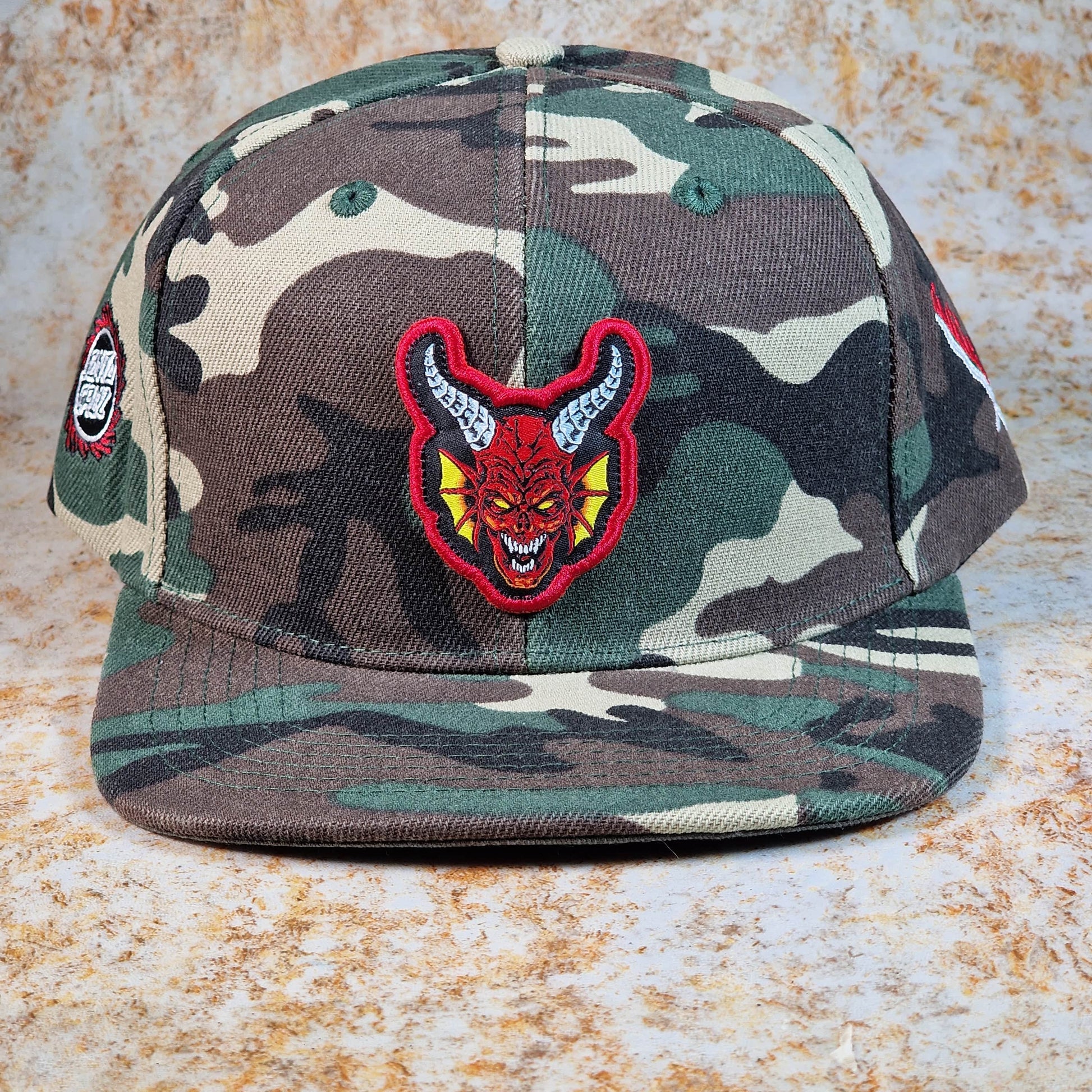 Santa Cruz Clothing & Shoes Camo Santa Cruz x Stranger Things Hellfire Club Snapback Cap Camo