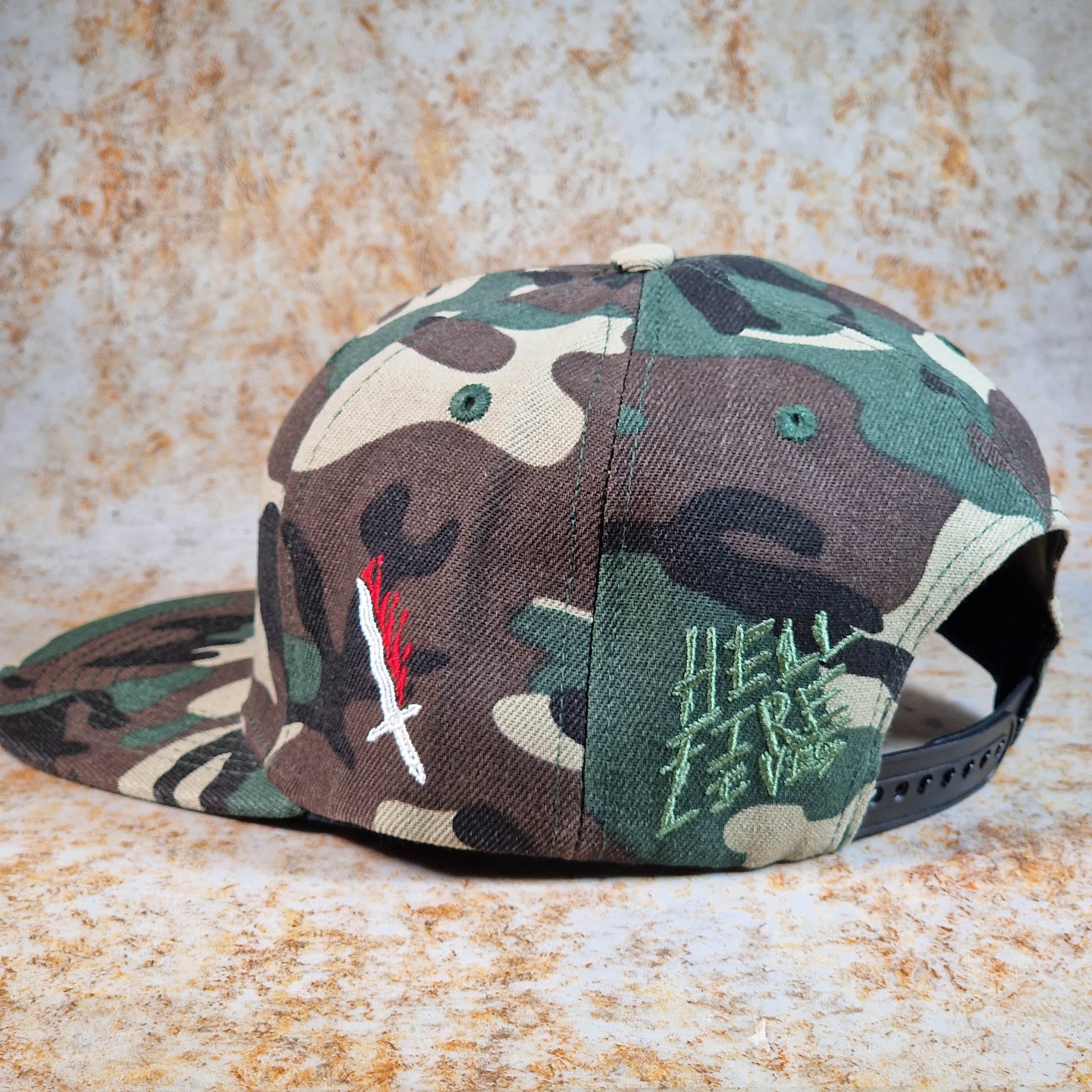 Santa Cruz Clothing & Shoes Camo Santa Cruz x Stranger Things Hellfire Club Snapback Cap Camo