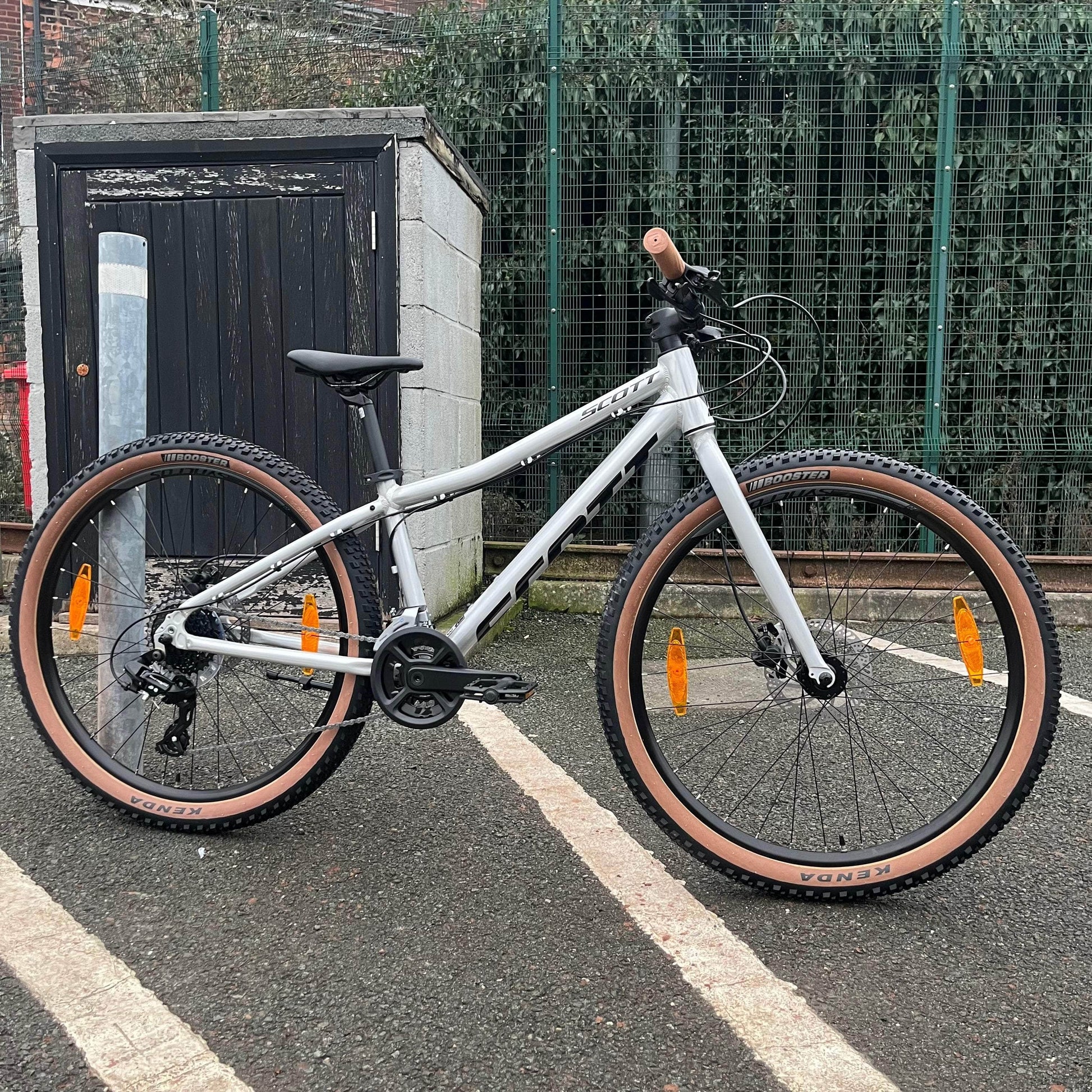 Scott Scale 26 Rigid Kids Mountain Bike Silver Alans BMX