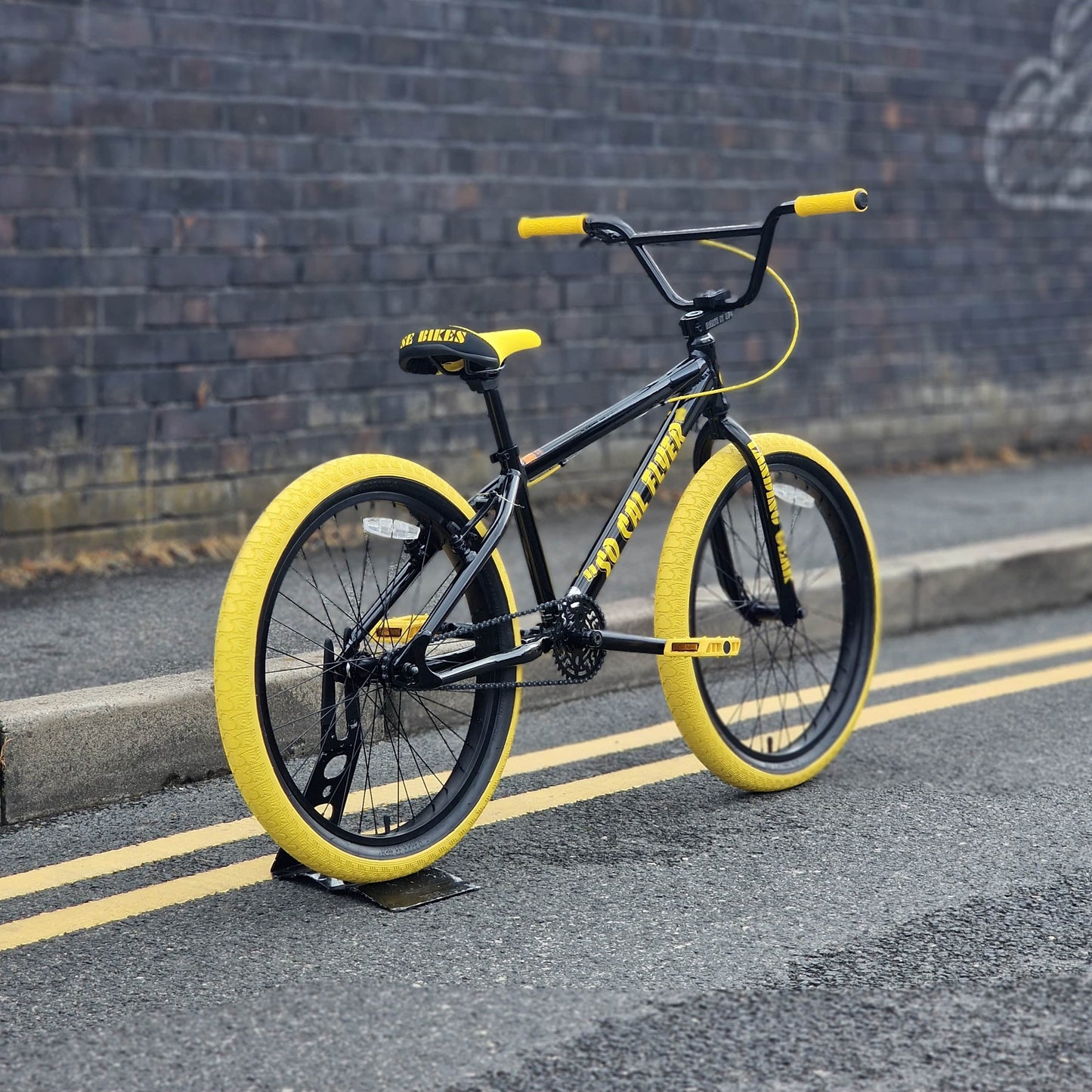 SE Bikes BMX Bikes Black Bumblebee SE Bikes So Cal Flyer 24 Inch Bike Black Bumblebee