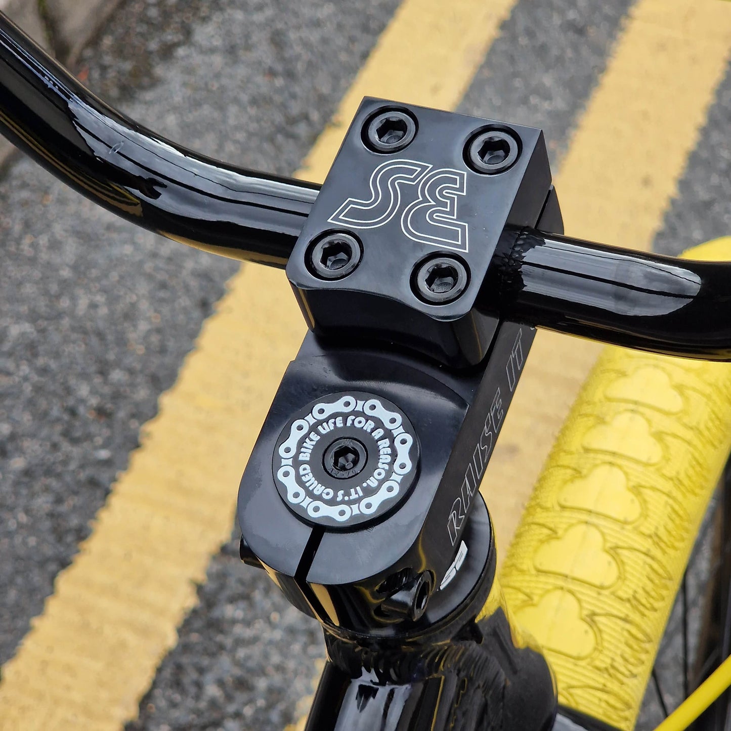 SE Bikes BMX Bikes Black Bumblebee SE Bikes So Cal Flyer 24 Inch Bike Black Bumblebee