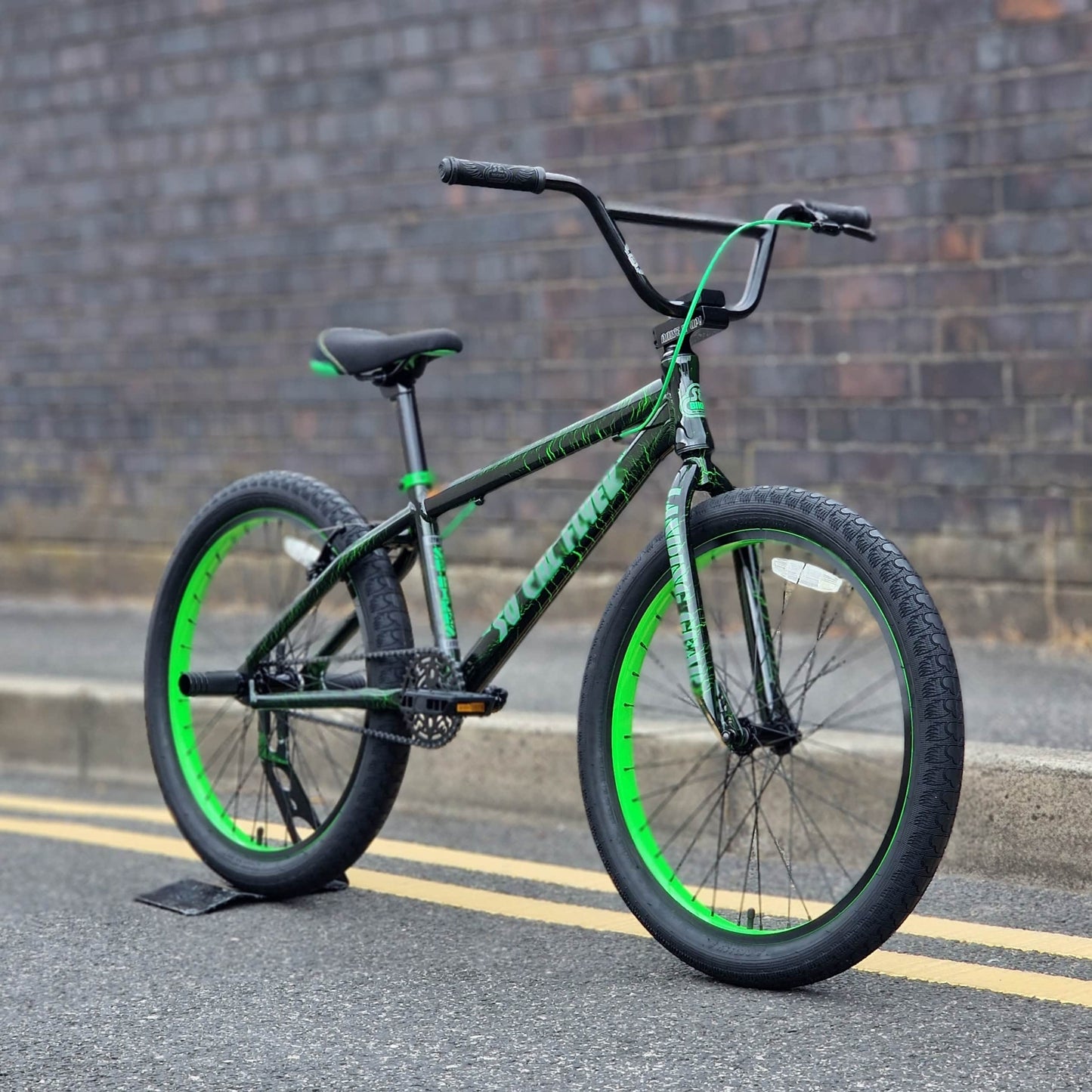 SE Bikes BMX Bikes Green Crackle SE Bikes So Cal Flyer 24 Inch Bike Green Crackle