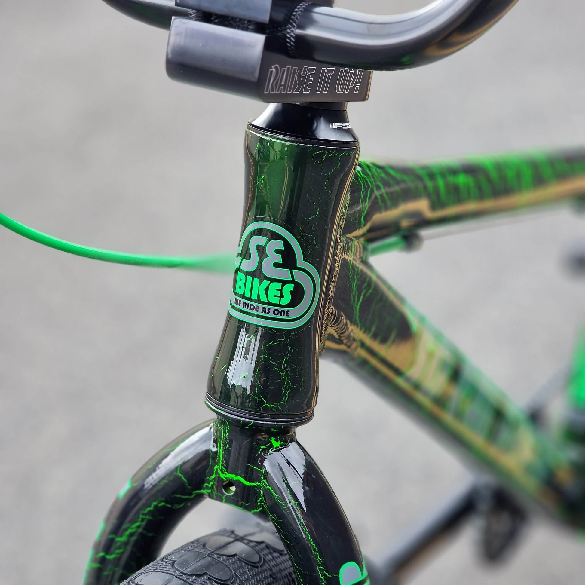 SE Bikes BMX Bikes Green Crackle SE Bikes So Cal Flyer 24 Inch Bike Green Crackle
