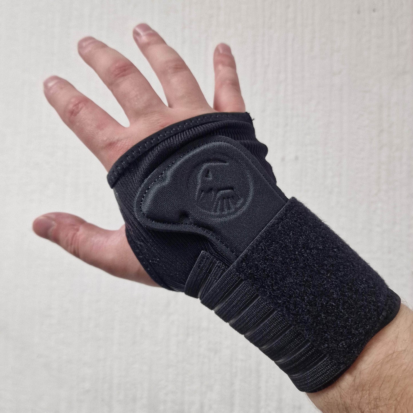 Shadow Conspiracy Protection Shadow Conspiracy Revive Wrist Support Black Right