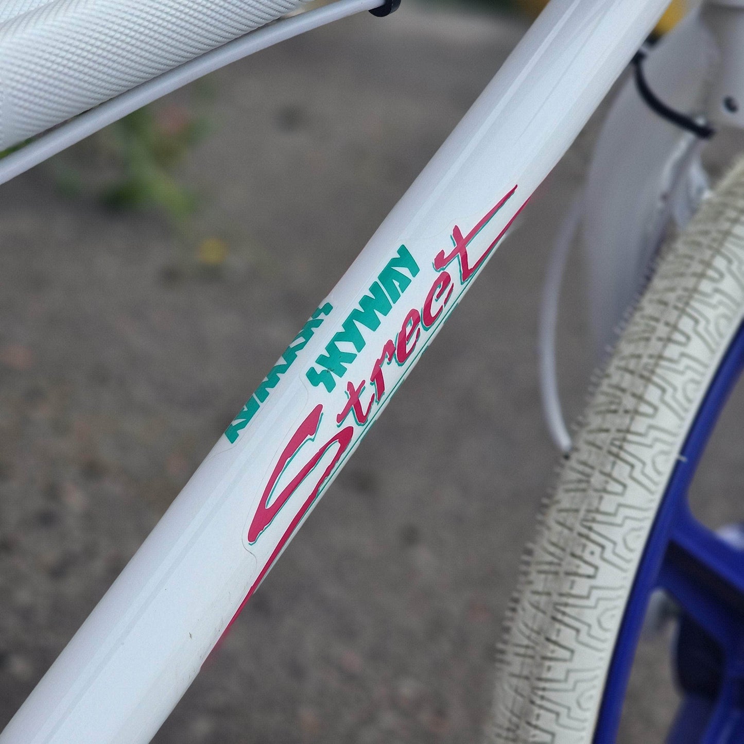 Skyway Old School BMX Bikes White Skyway 2024 Street Beat Bike White / Blue