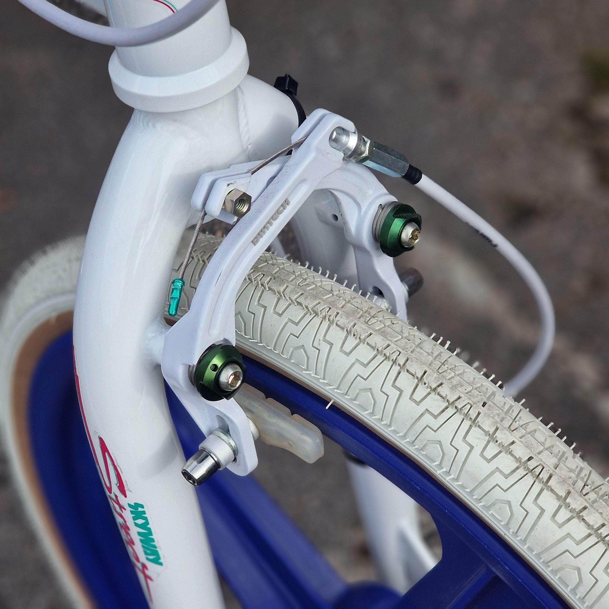 Skyway Old School BMX Bikes White Skyway 2024 Street Beat Bike White / Blue