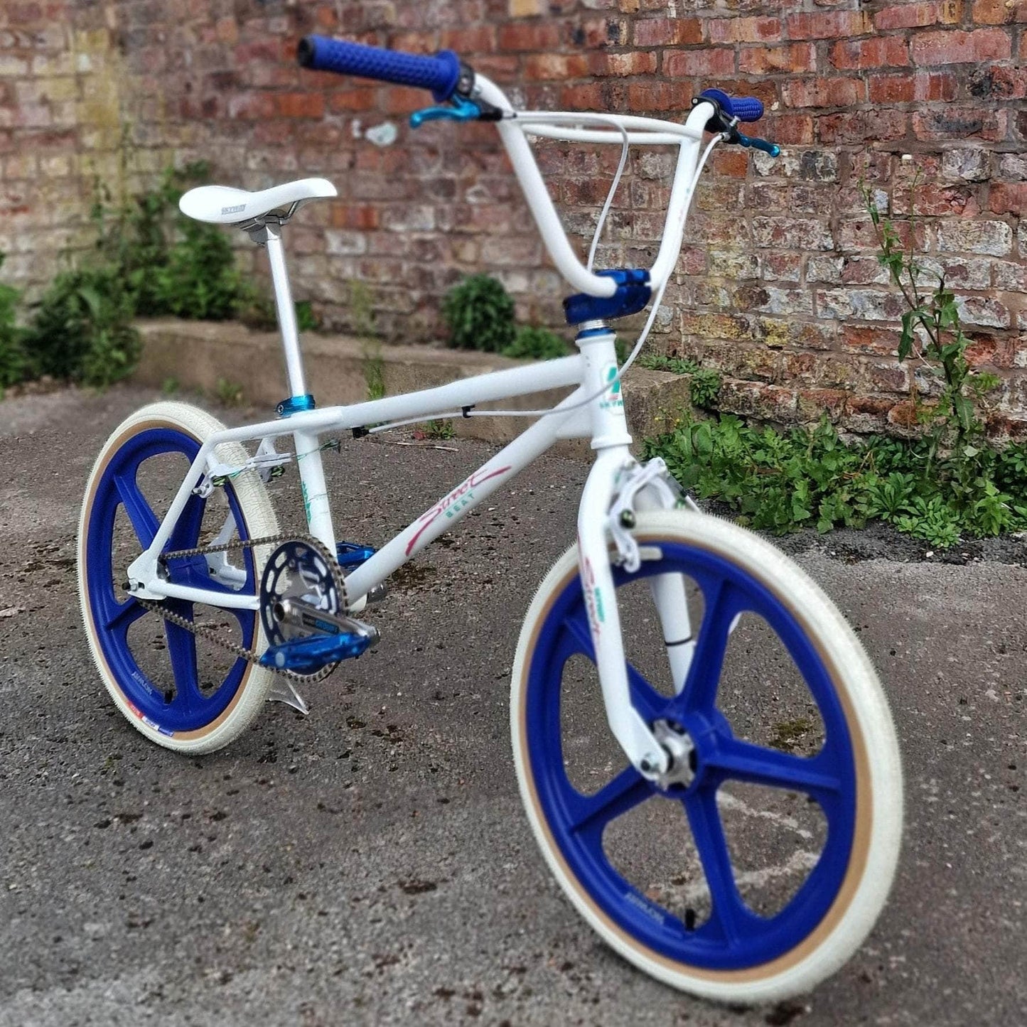Skyway Old School BMX Bikes White Skyway 2024 Street Beat Bike White / Blue