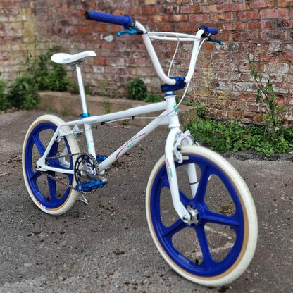 Skyway Old School BMX Bikes White Skyway 2024 Street Beat Bike White / Blue