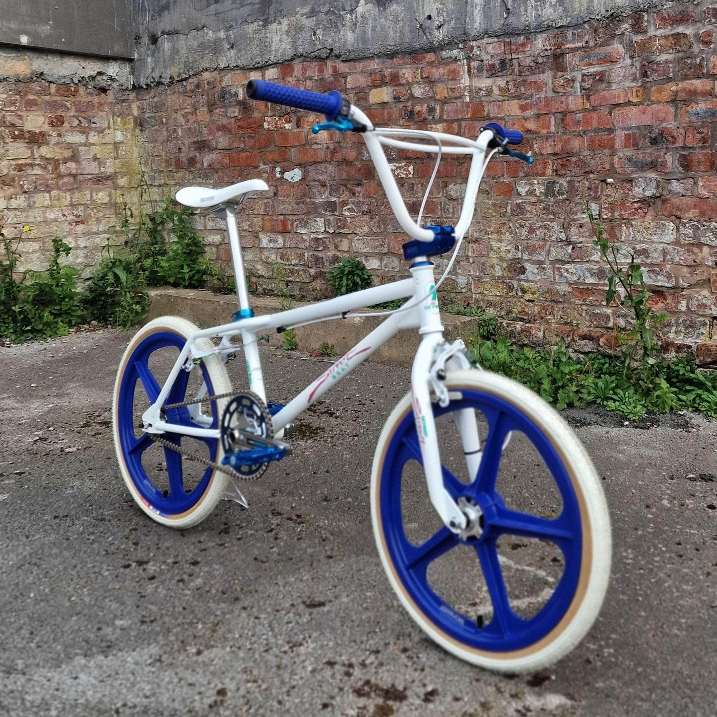 Skyway Old School BMX Bikes White Skyway 2024 Street Beat Bike White / Blue