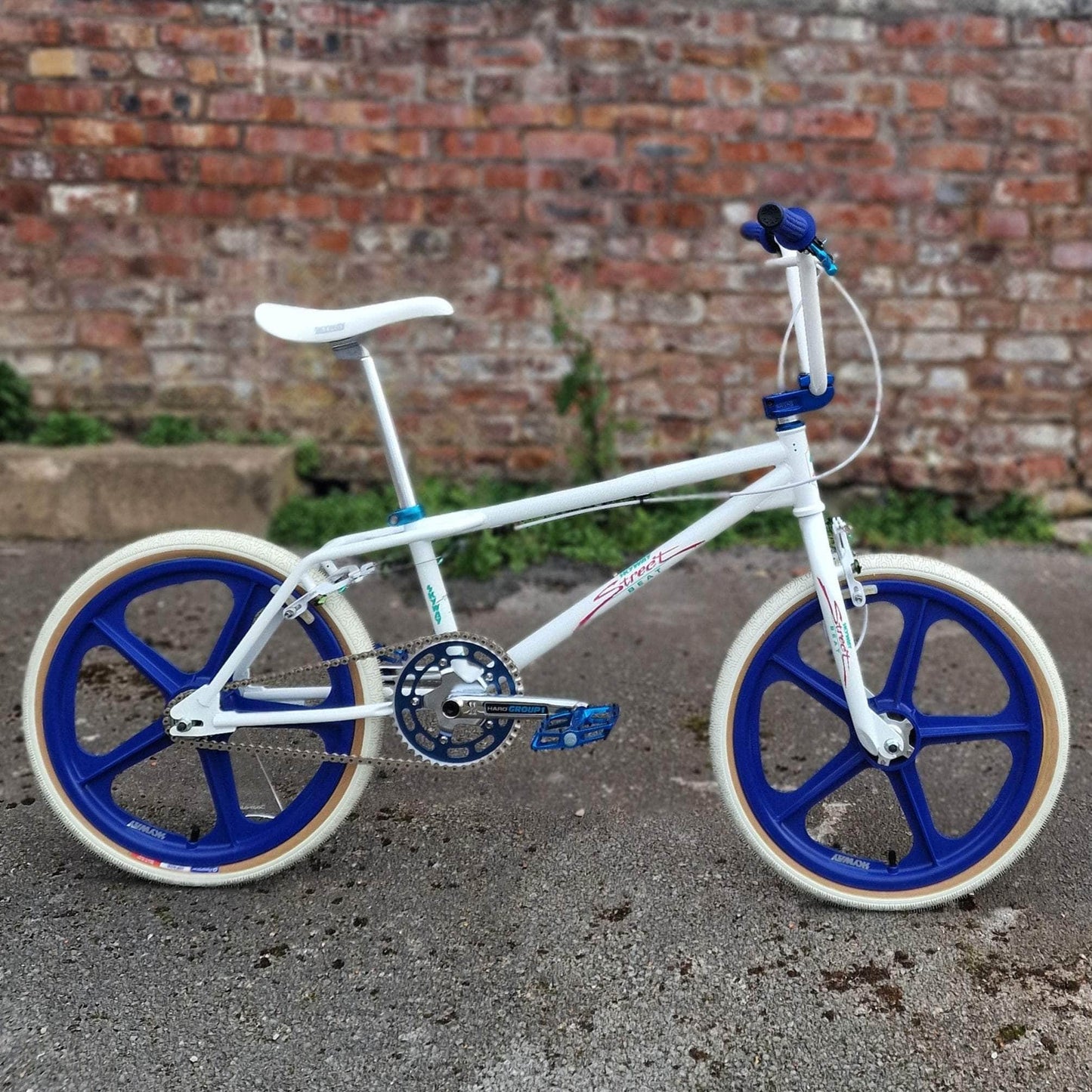 Skyway Old School BMX Bikes White Skyway 2024 Street Beat Bike White / Blue