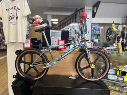 Skyway Old School BMX Skyway Graphite Tuff II 9T Gold Alloy Flange Wheels 20 Inch Pair