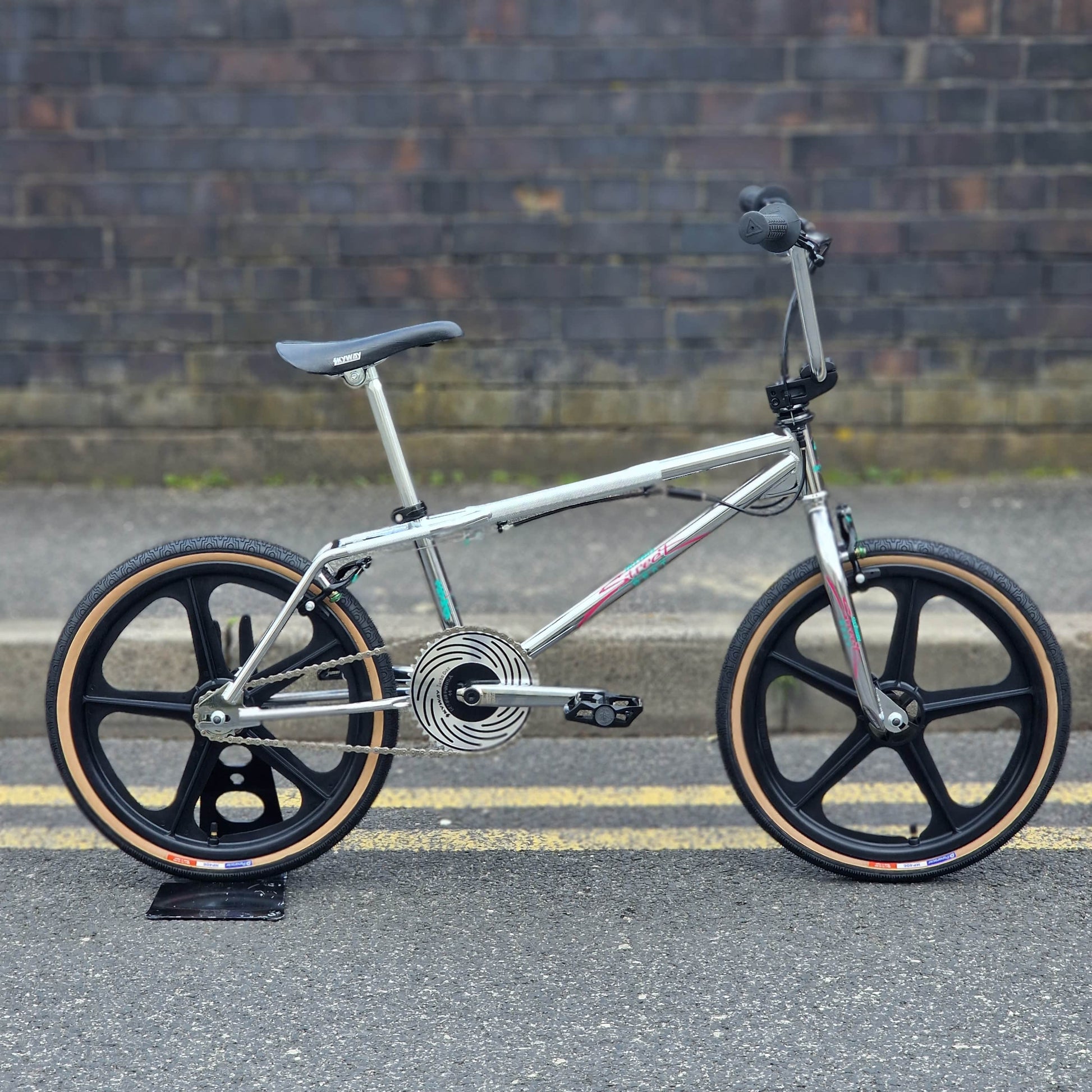 Skyway Old School BMX Bikes Silver Skyway Street Beat Bike Chrome / Black