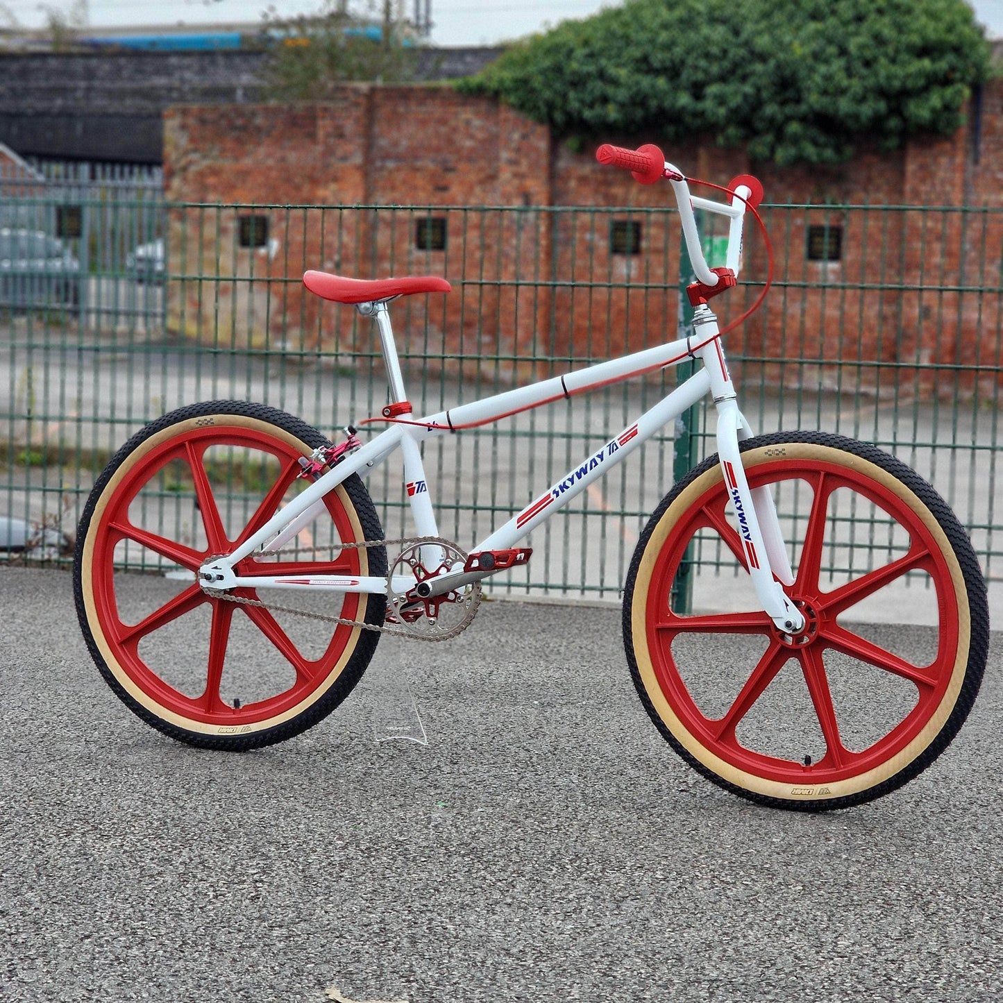 Skyway Old School BMX Bikes White / Red Skyway T/A Custom 24 Inch Bike White / Red