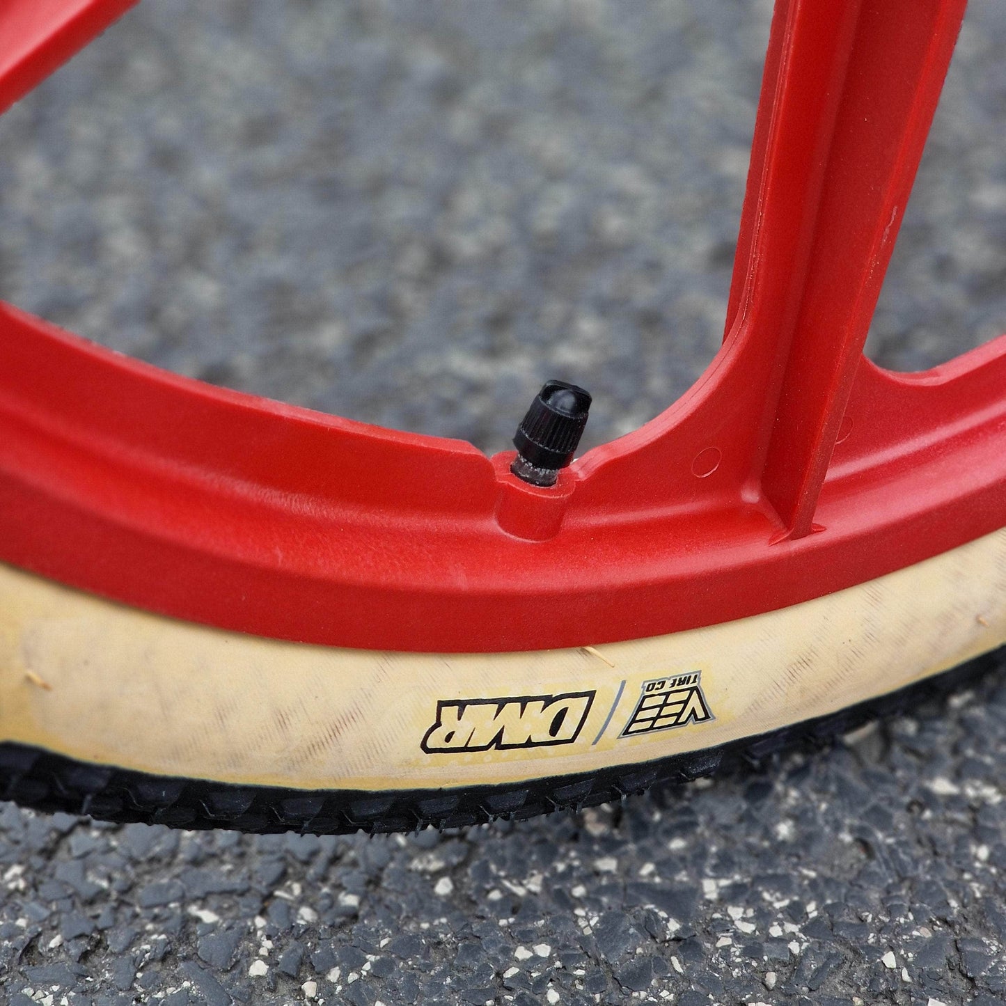 Skyway Old School BMX Bikes White / Red Skyway T/A Custom 24 Inch Bike White / Red