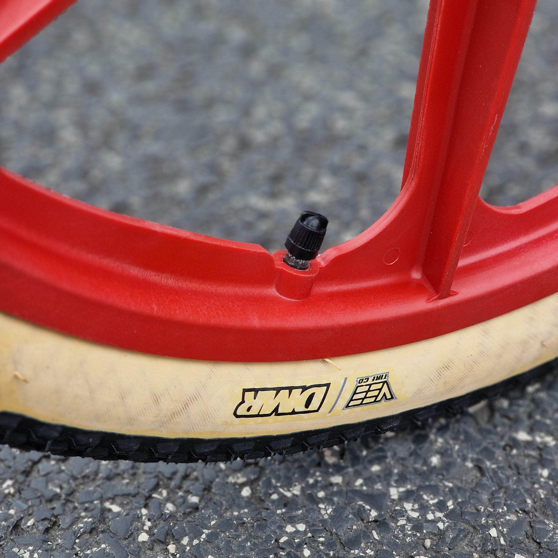 Skyway Old School BMX Bikes White / Red Skyway T/A Custom 24 Inch Bike White / Red