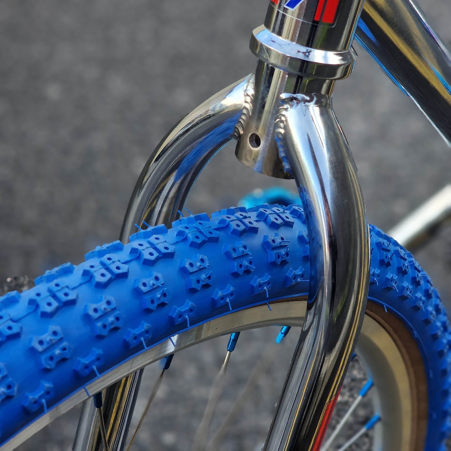 Skyway Old School BMX Bikes Chrome / Blue / Red Skyway T/A Custom 26 Inch Bike White / Blue / Red