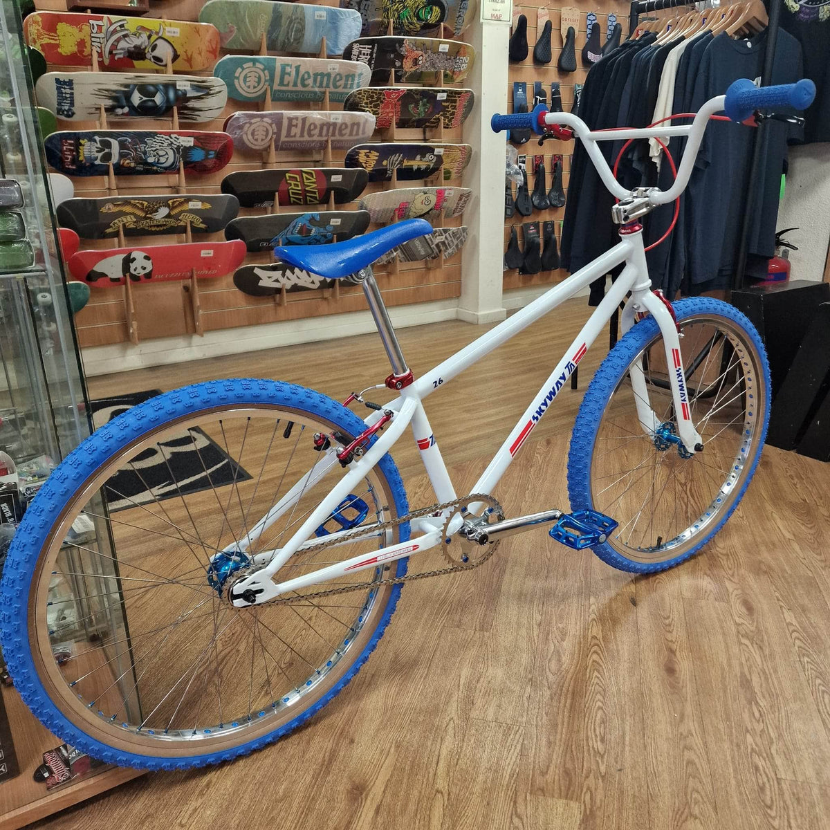 Skyway Old School BMX Bikes White / Blue / Red Skyway T/A Custom 26 Inch Bike White / Blue / Red