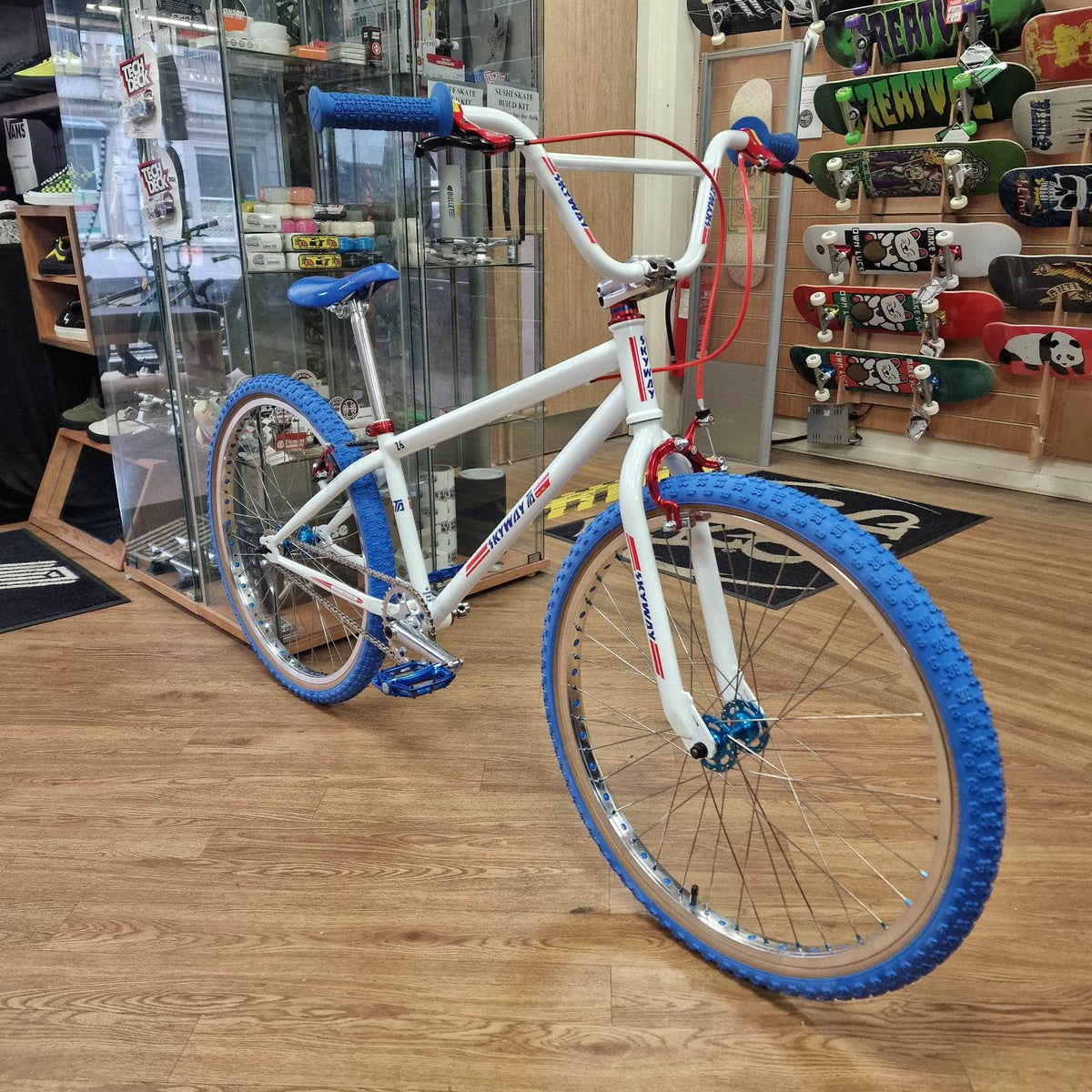 Skyway Old School BMX Bikes White / Blue / Red Skyway T/A Custom 26 Inch Bike White / Blue / Red