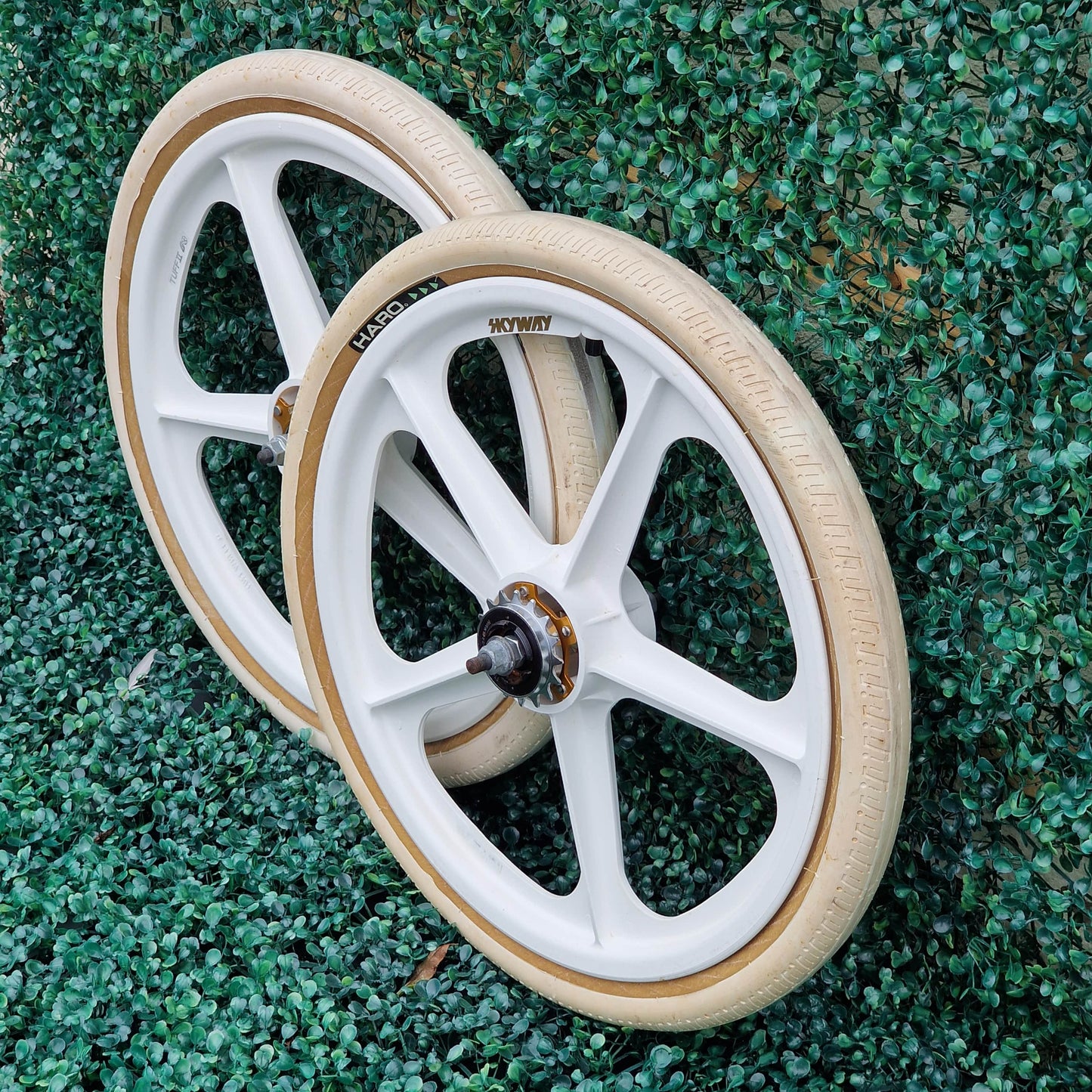 Skyway Old School BMX Skyway Tuff II Gold Alloy Flange 60th White Wheels with White Haro Tyres Used Survivor