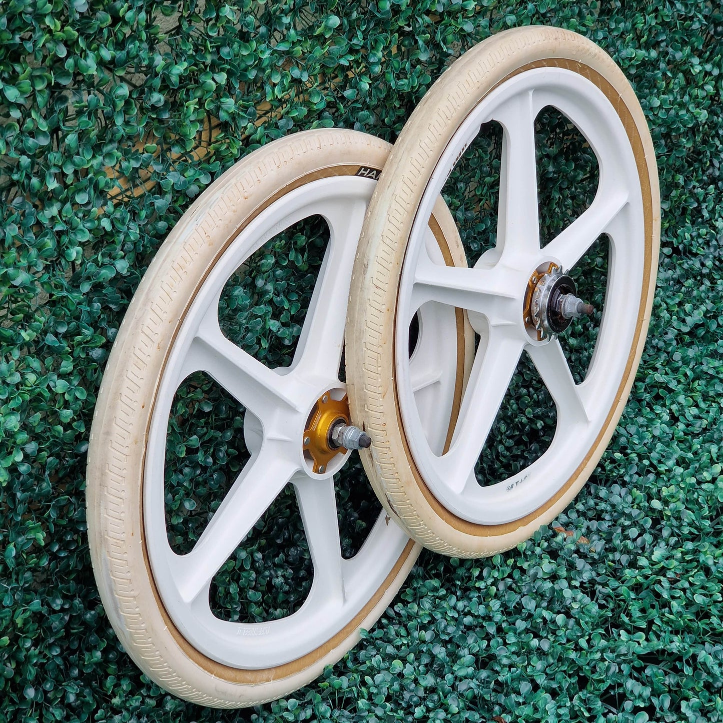 Skyway Old School BMX Skyway Tuff II Gold Alloy Flange 60th White Wheels with White Haro Tyres Used Survivor