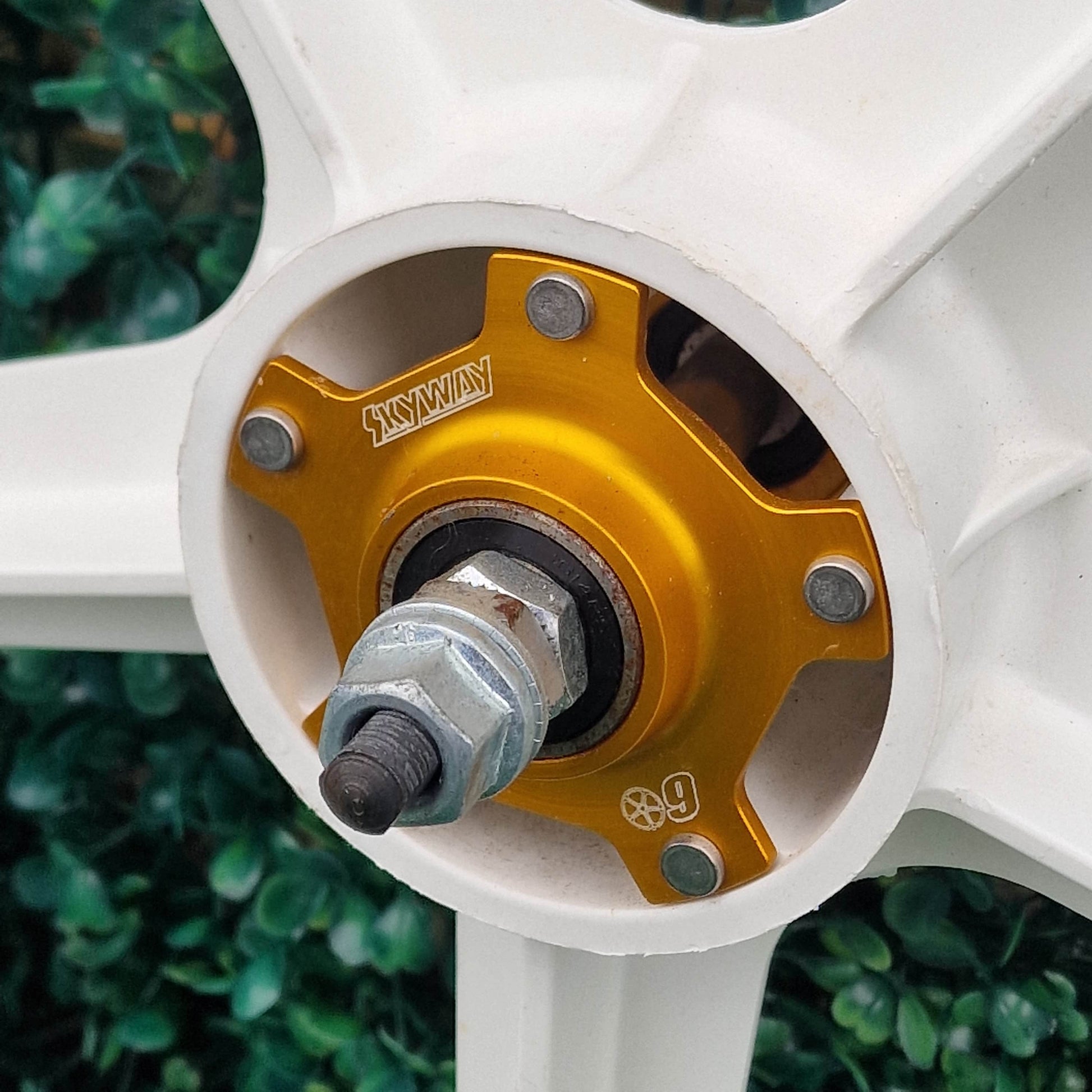 Skyway Old School BMX Skyway Tuff II Gold Alloy Flange 60th White Wheels with White Haro Tyres Used Survivor