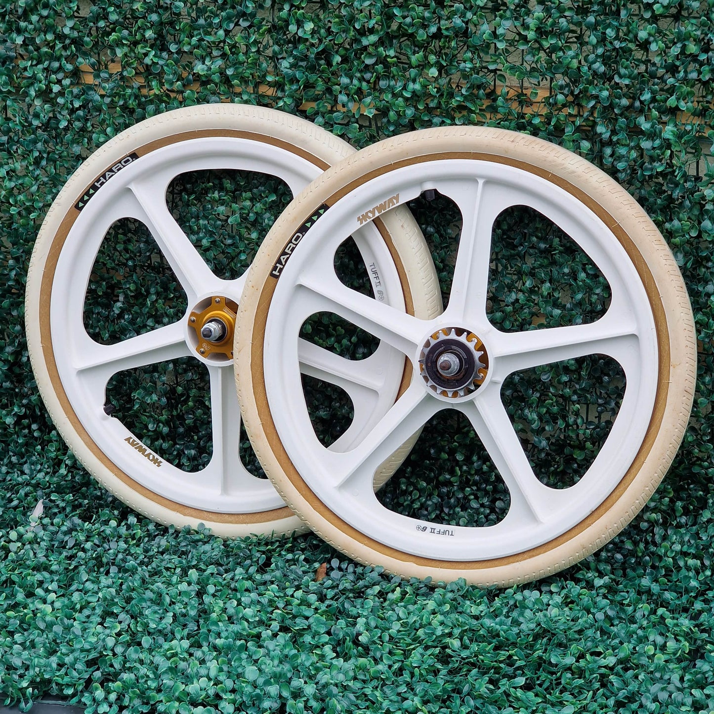 Skyway Old School BMX Skyway Tuff II Gold Alloy Flange 60th White Wheels with White Haro Tyres Used Survivor