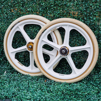 Skyway Old School BMX Skyway Tuff II Gold Alloy Flange 60th White Wheels with White Haro Tyres Used Survivor