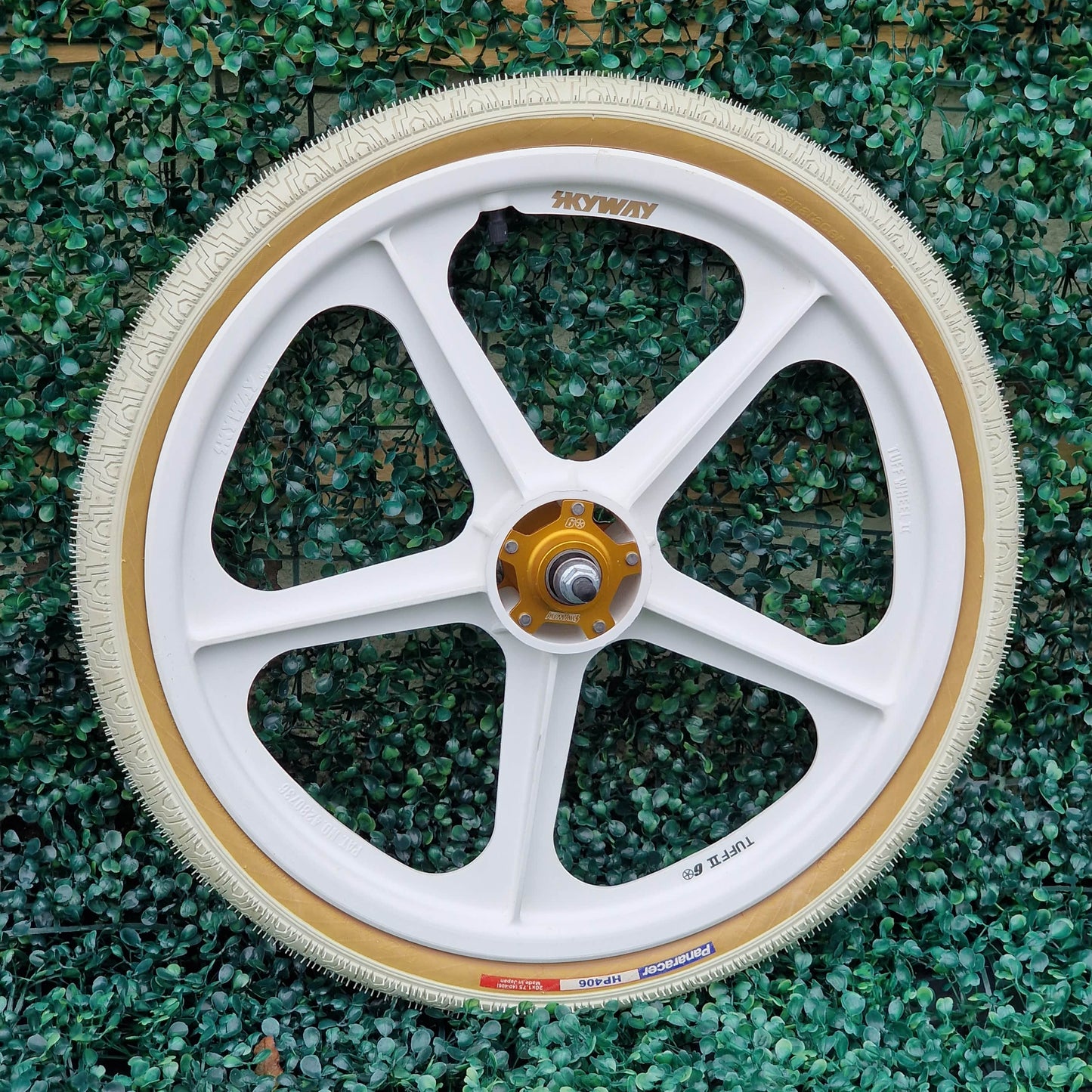 Skyway Old School BMX Skyway Tuff II Gold Alloy Flange 60th White Wheels with White Panaracer Tyres Used Survivor