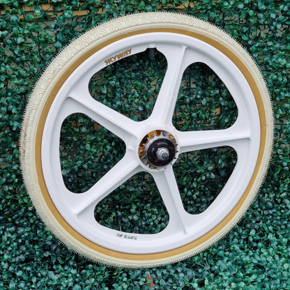 Skyway Old School BMX Skyway Tuff II Gold Alloy Flange 60th White Wheels with White Panaracer Tyres Used Survivor
