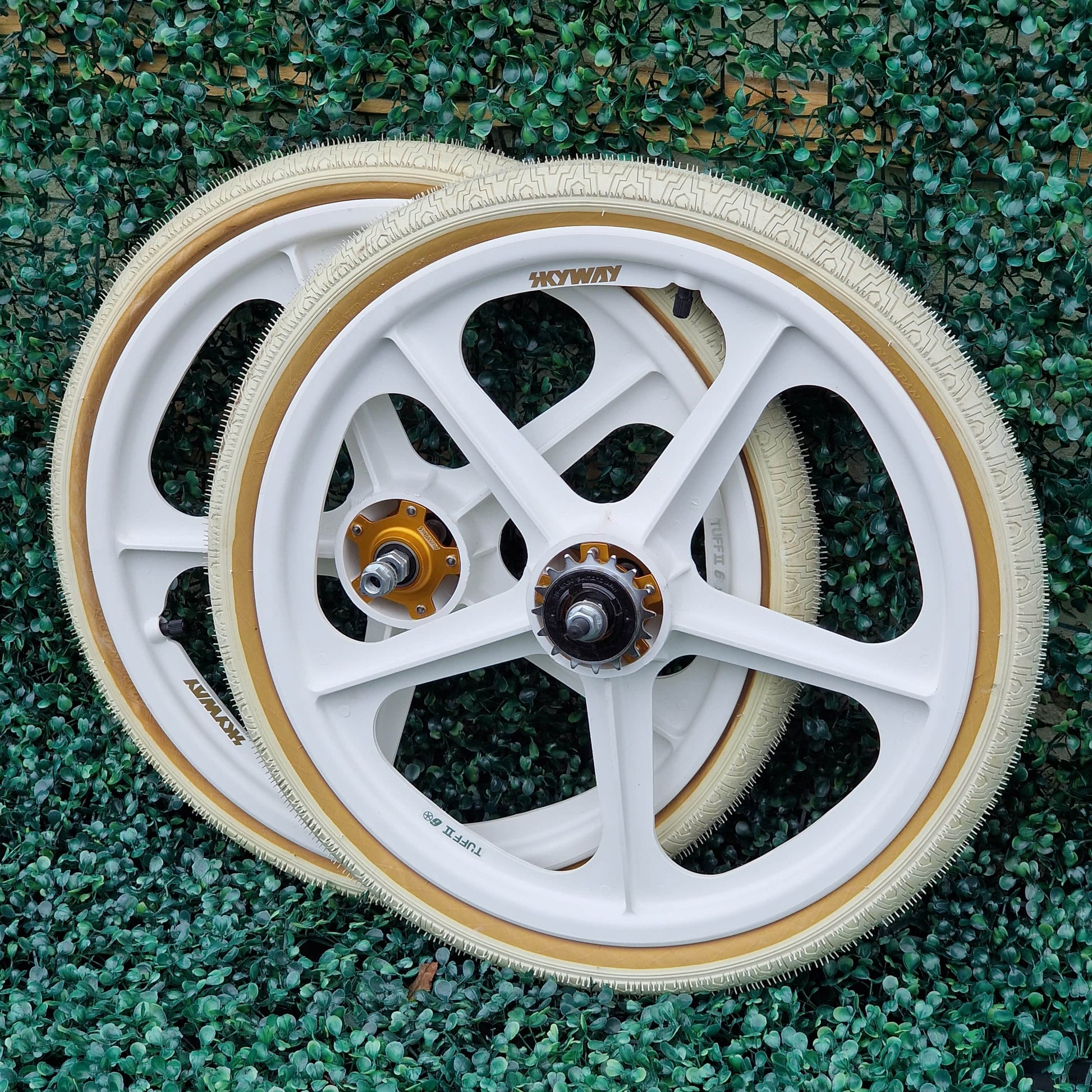 Skyway Old School BMX Skyway Tuff II Gold Alloy Flange 60th White Wheels with White Panaracer Tyres Used Survivor