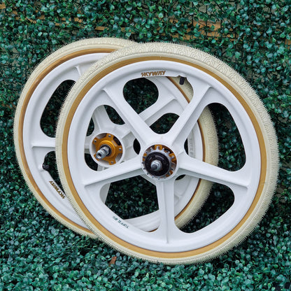 Skyway Old School BMX Skyway Tuff II Gold Alloy Flange 60th White Wheels with White Panaracer Tyres Used Survivor