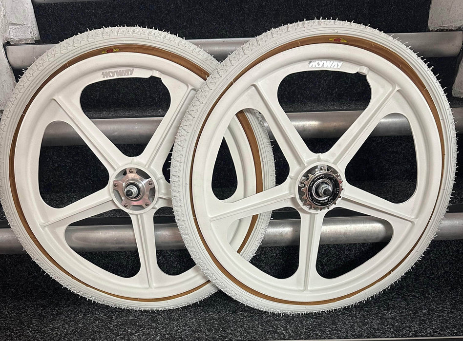 Alans BMX White Skyway Tuff II Silver Flange BMX Wheels 20 Inch Pair Front and Rear with White GT LP-5 Tyres Fitted