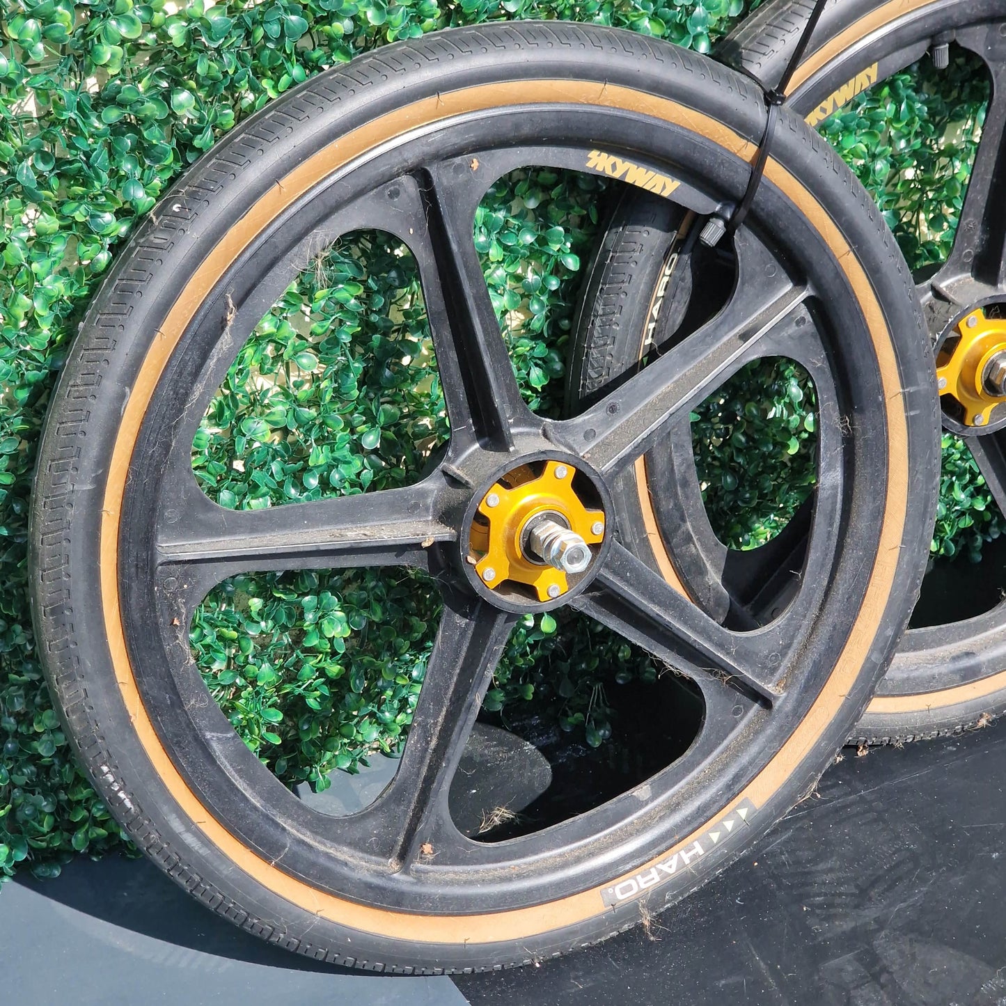 Alans BMX Skyways gold alloy flanged with HPF 2.0