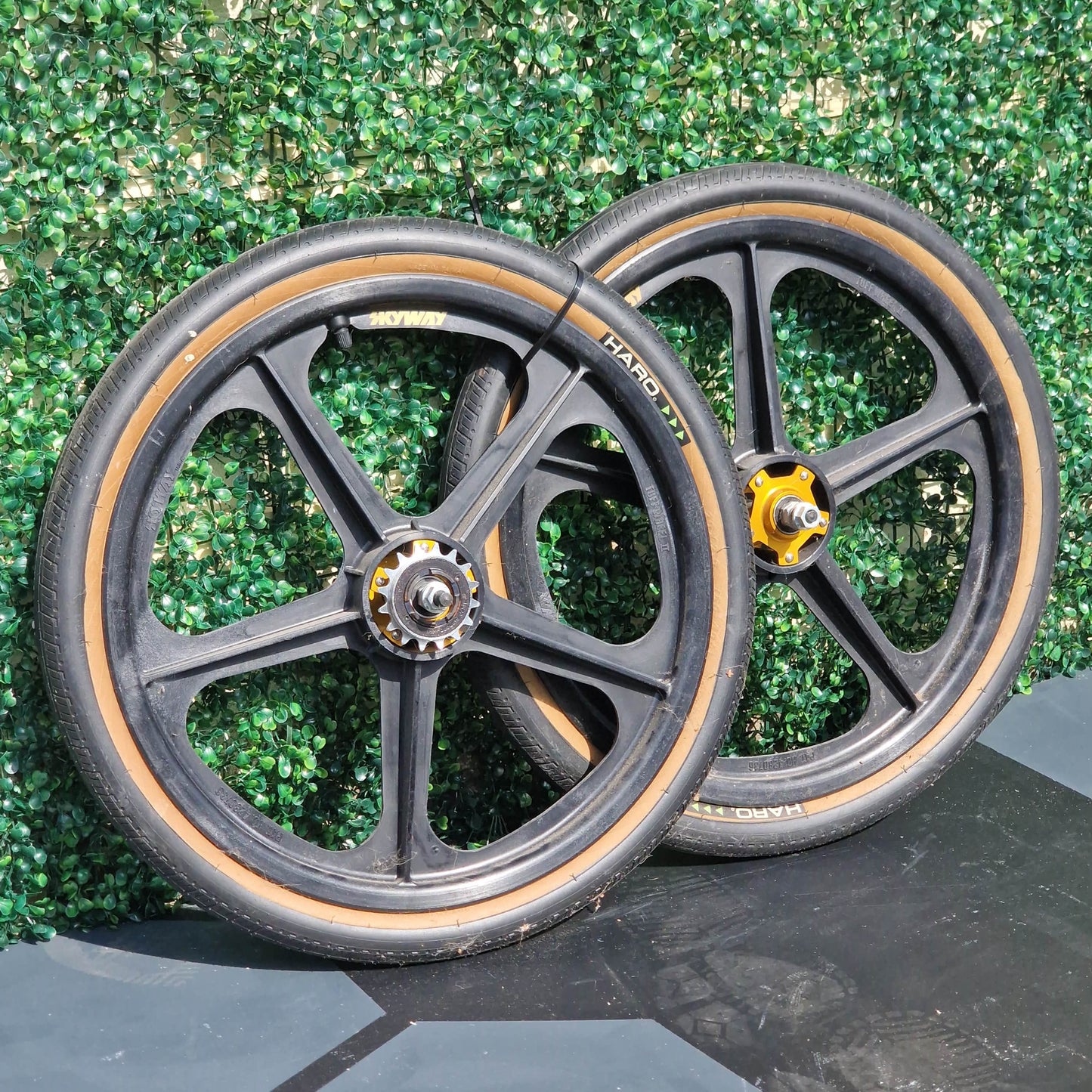 Alans BMX Skyways gold alloy flanged with HPF 2.0
