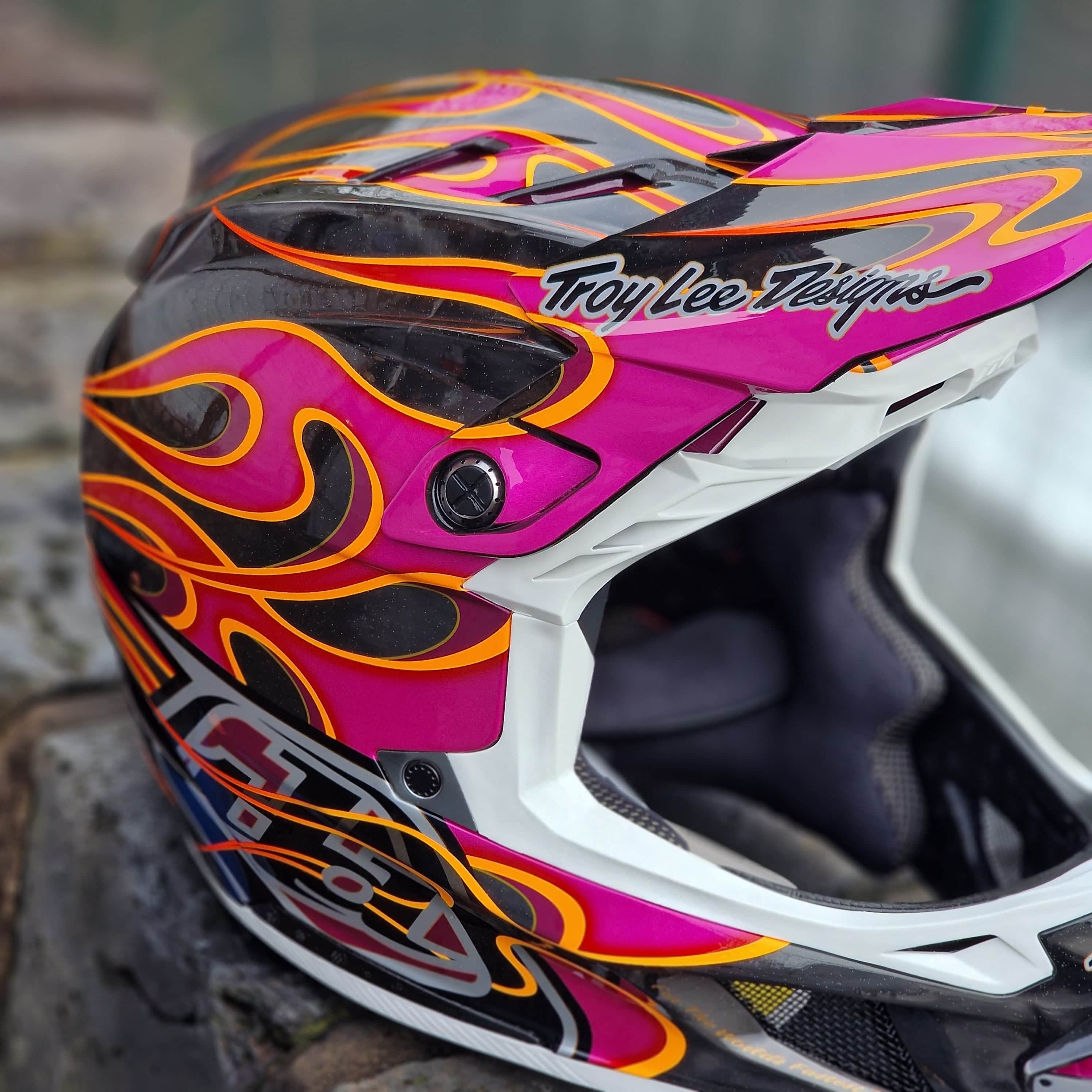 Troy Lee Designs D4 Carbon Helmet Torched Carbon / Magenta | Alans BMX