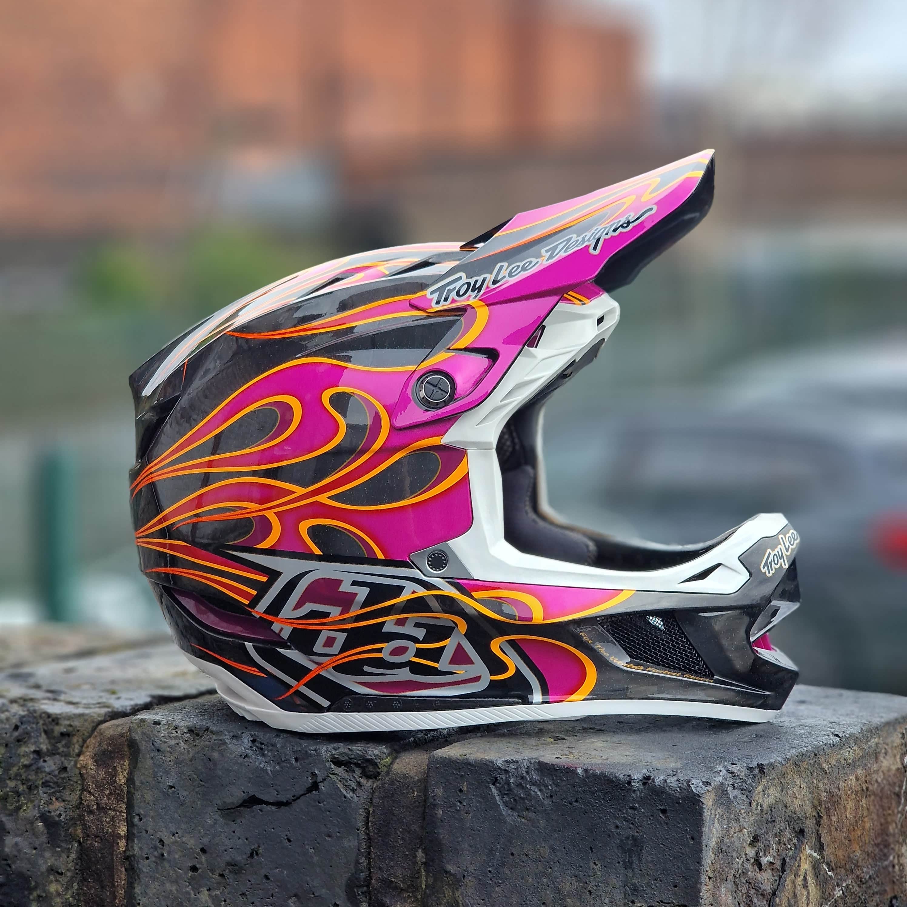 Troy Lee Designs D4 Carbon Helmet Torched Carbon / Magenta | Alans BMX