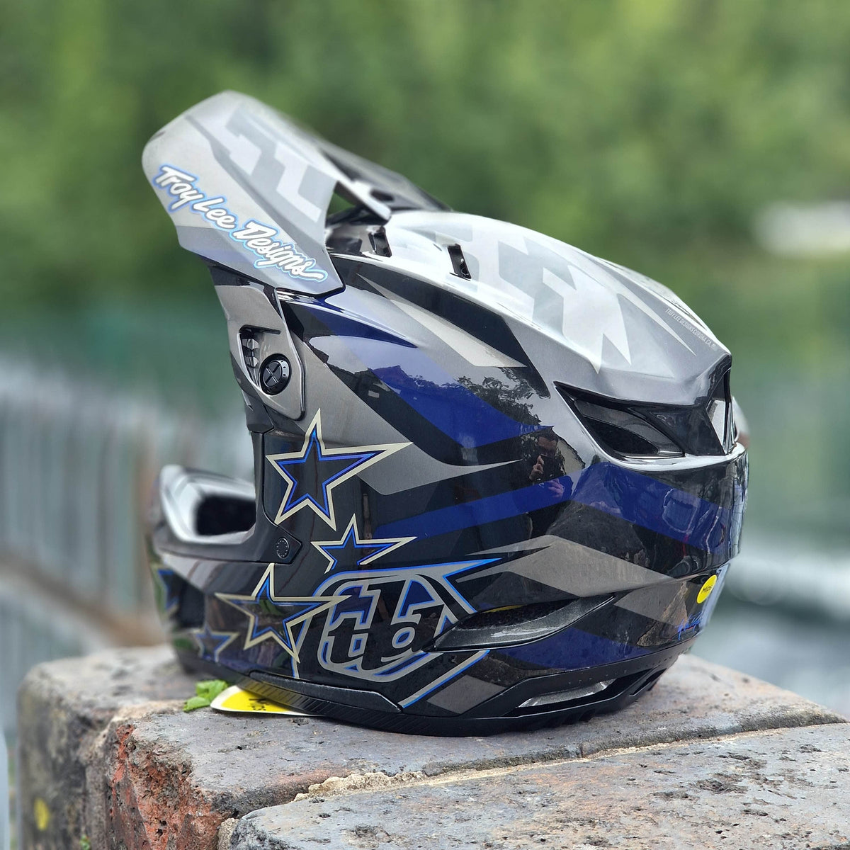 Troy Lee Designs BMX Racing Troy Lee Designs D4 Composite Helmet Burst Grey