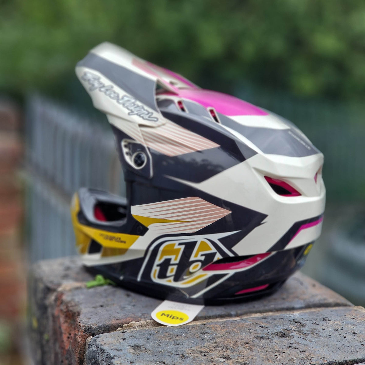 Troy Lee Designs BMX Racing Troy Lee Designs D4 Polyacrylate Helmet Turbo Acid Fuchsia