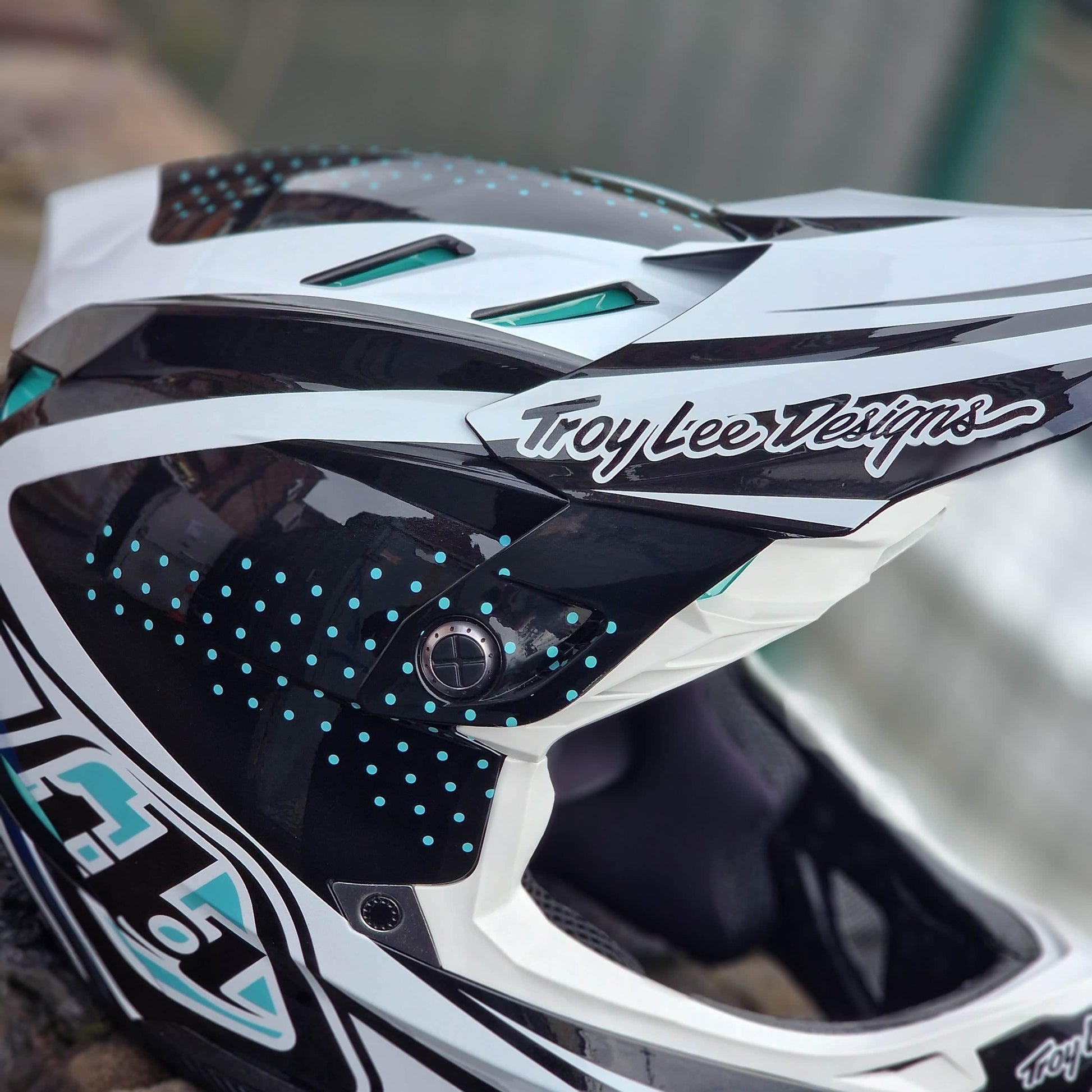 Troy Lee Designs BMX Racing Troy Lee Designs D4 Polyacrylite Helmet The Line Charcoal / White