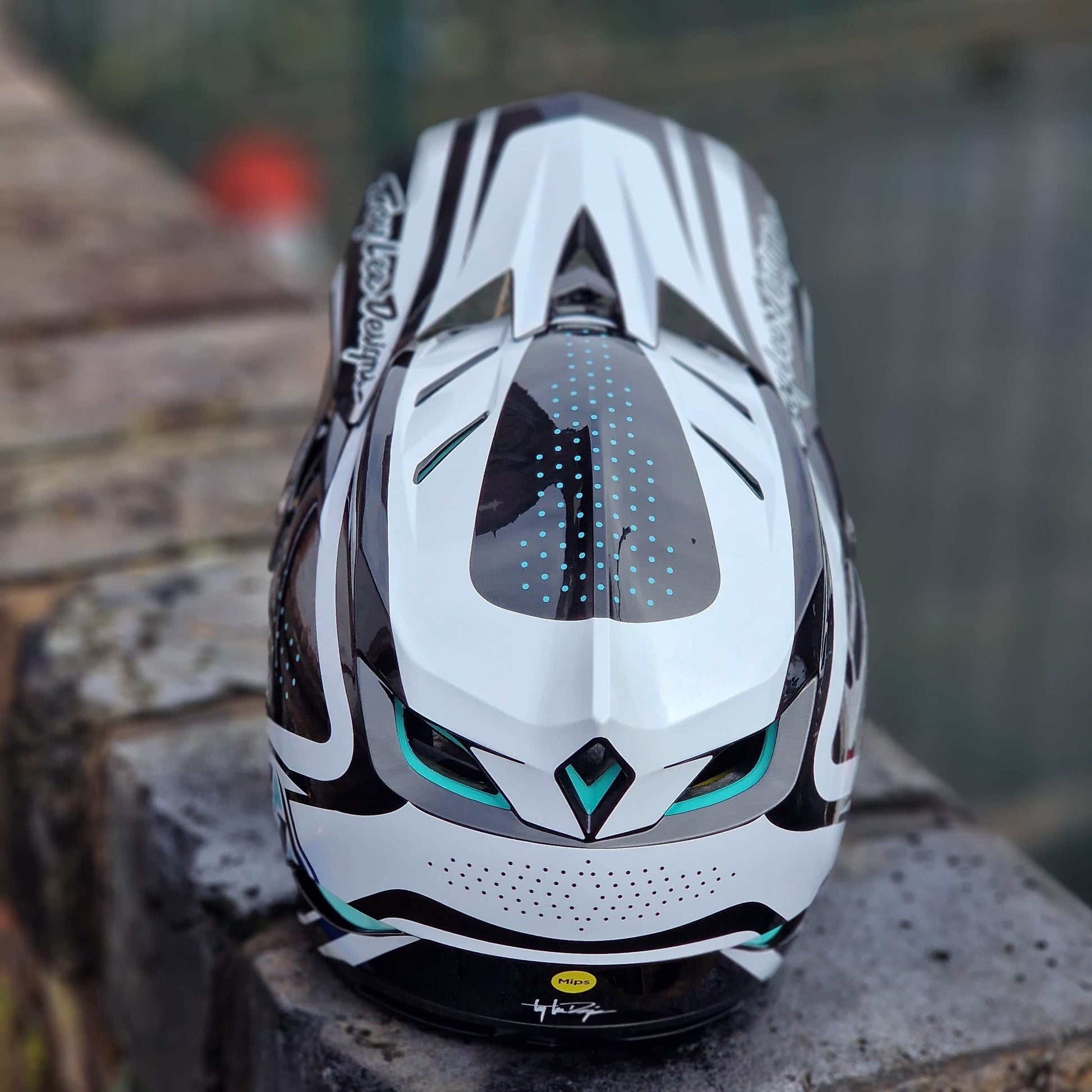 Troy Lee Designs BMX Racing Troy Lee Designs D4 Polyacrylite Helmet The Line Charcoal / White