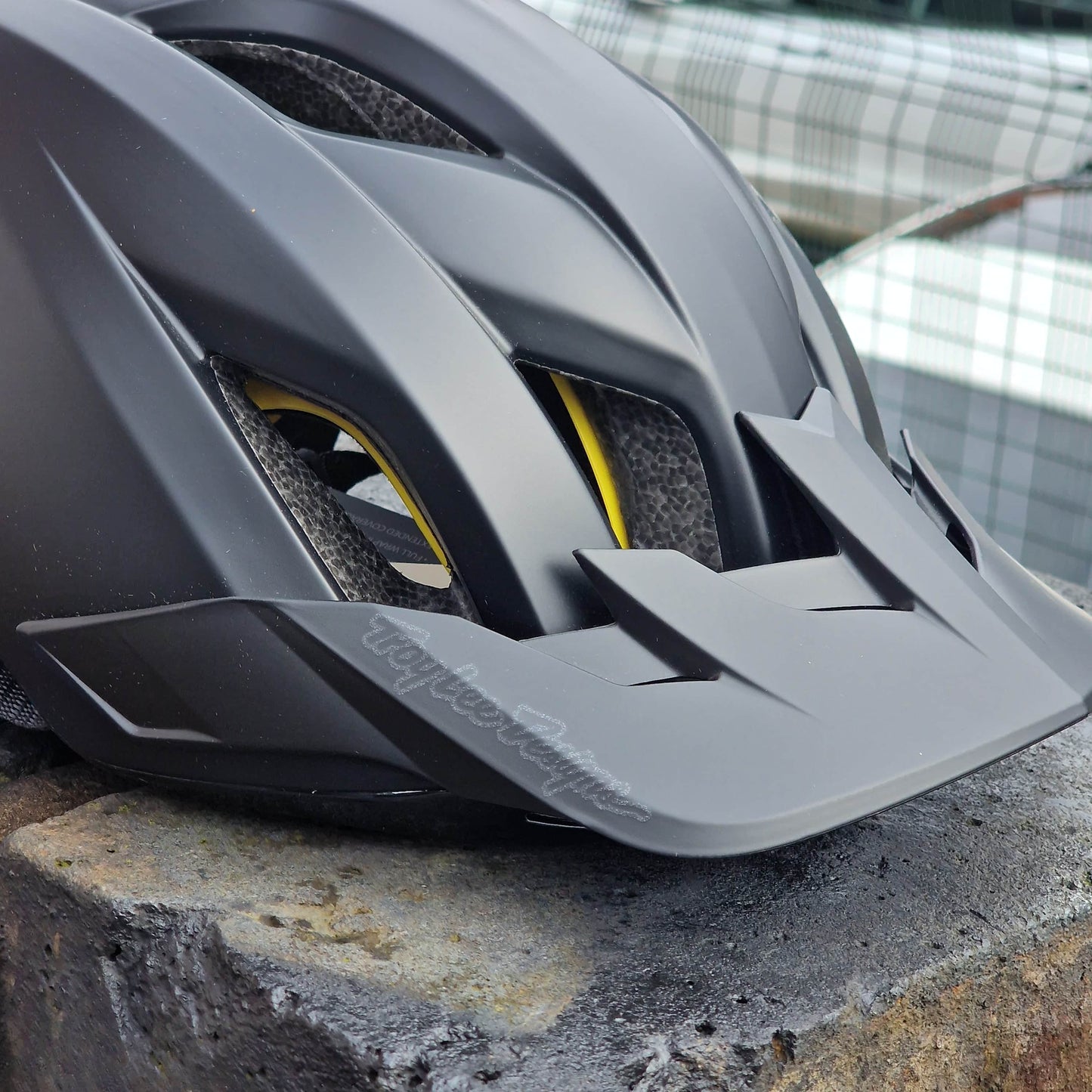 Troy Lee Designs BMX Racing Troy Lee Designs Flowline MIPS Helmet Point Black / Charcoal