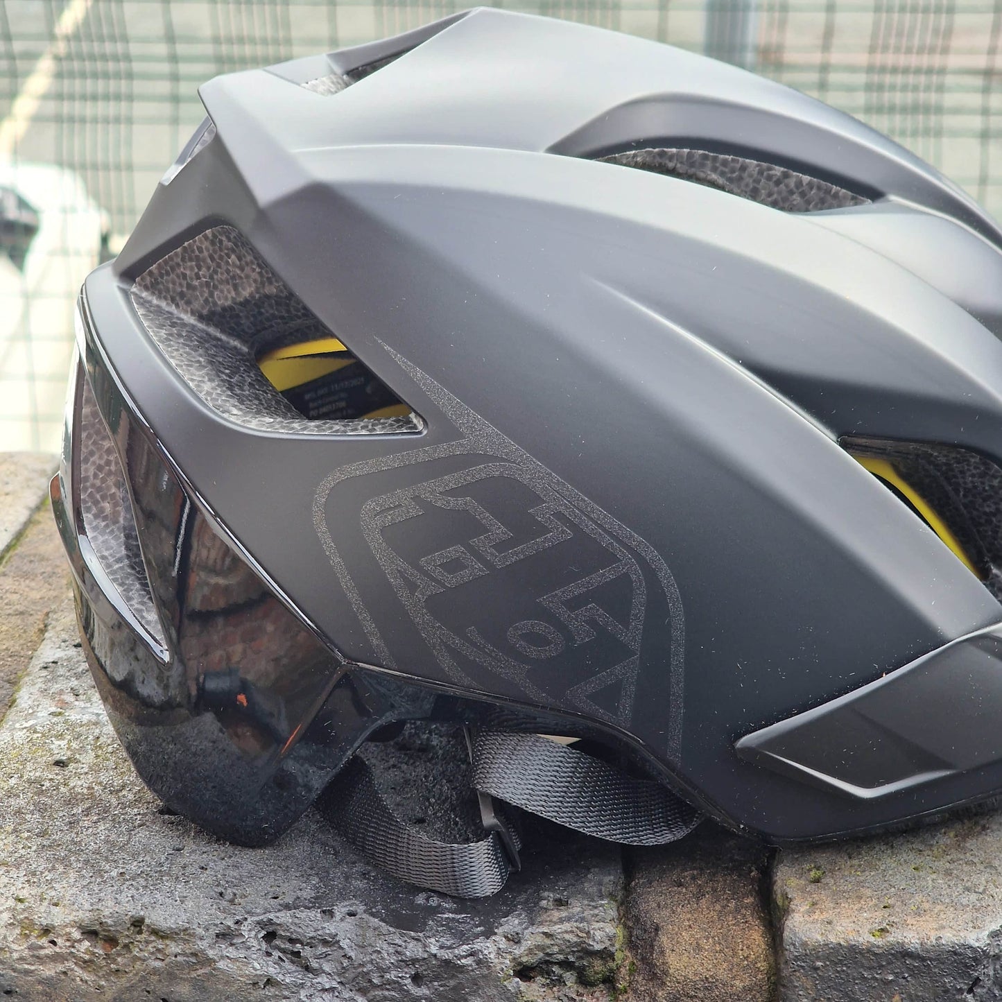 Troy Lee Designs BMX Racing Troy Lee Designs Flowline MIPS Helmet Point Black / Charcoal