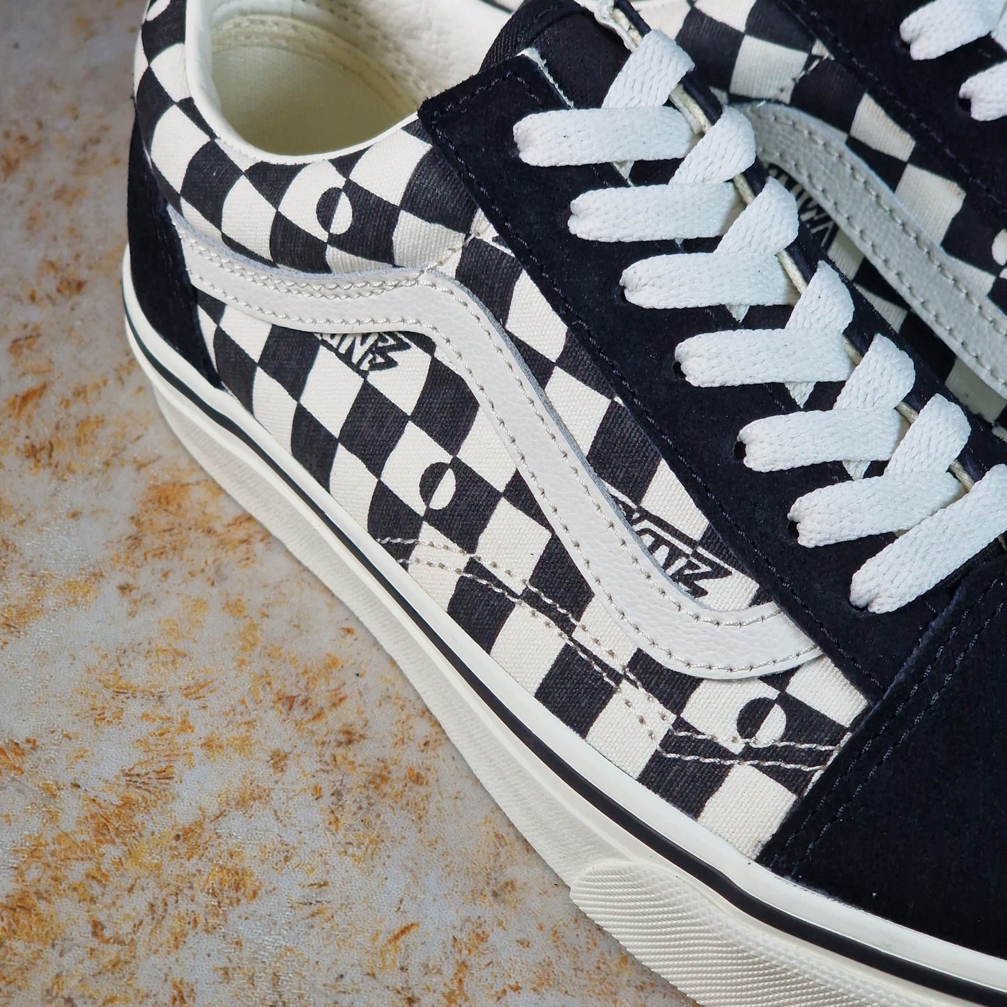Vans Clothing & Shoes Vans Old Skool Youth (Age 8-14) Shoes Geo Check / Black