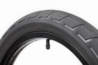 2.4&Prime; &ndash; 670g</p> <div> &nbsp;</div> " BMX Parts BSD Donnastreet Folding Tyre Black